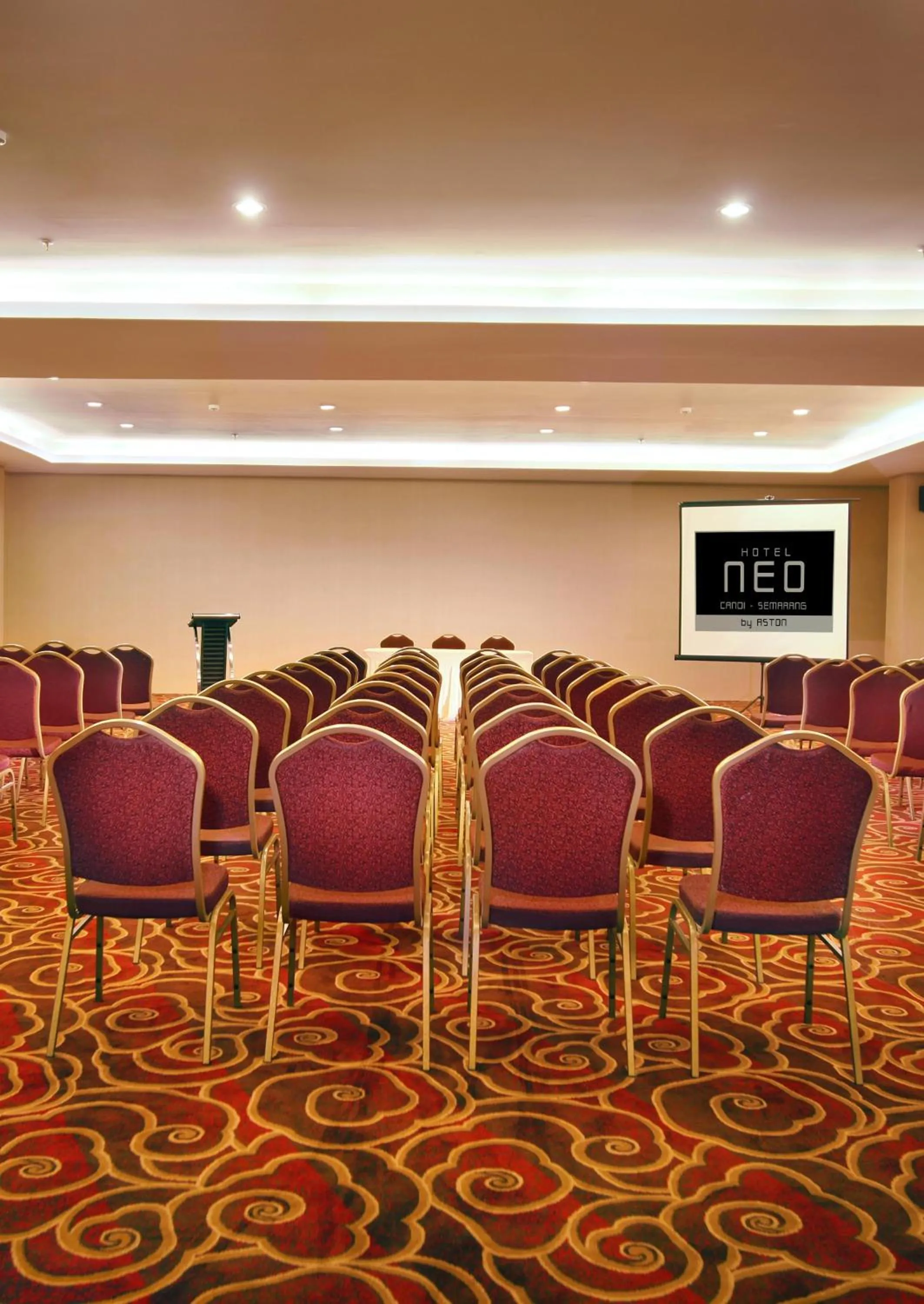 Business facilities in Hotel Neo Candi Simpang Lima - Semarang by ASTON