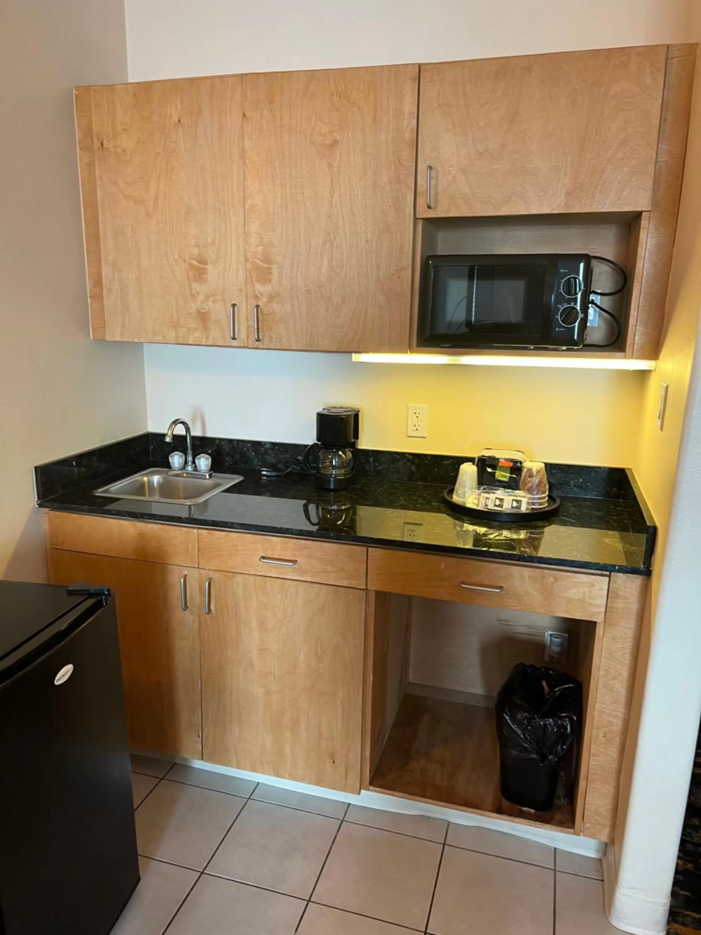 Kitchen or kitchenette in Sunchase Inn & Suites