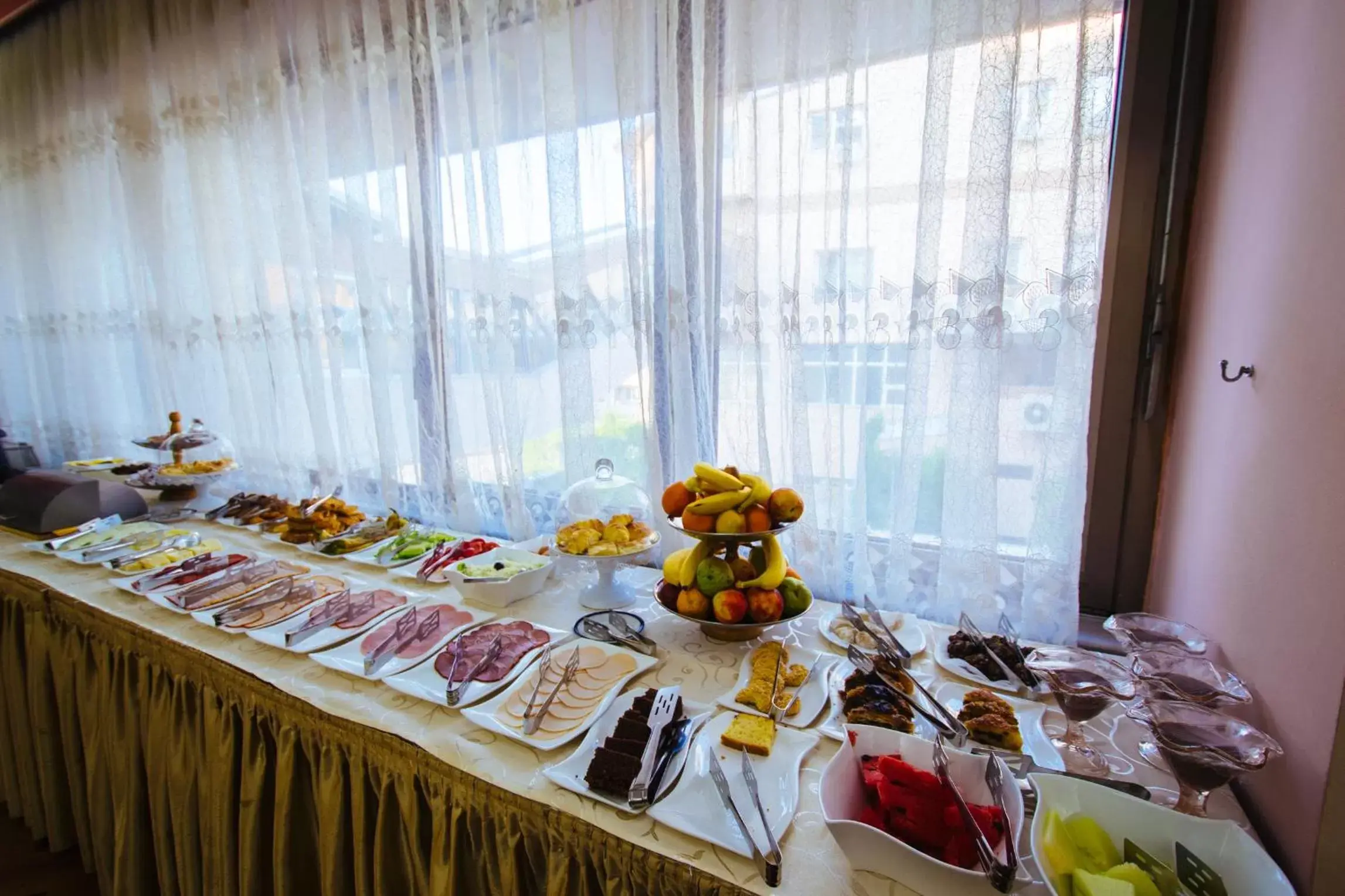 Buffet breakfast, Food in Hotel Kristal Palas