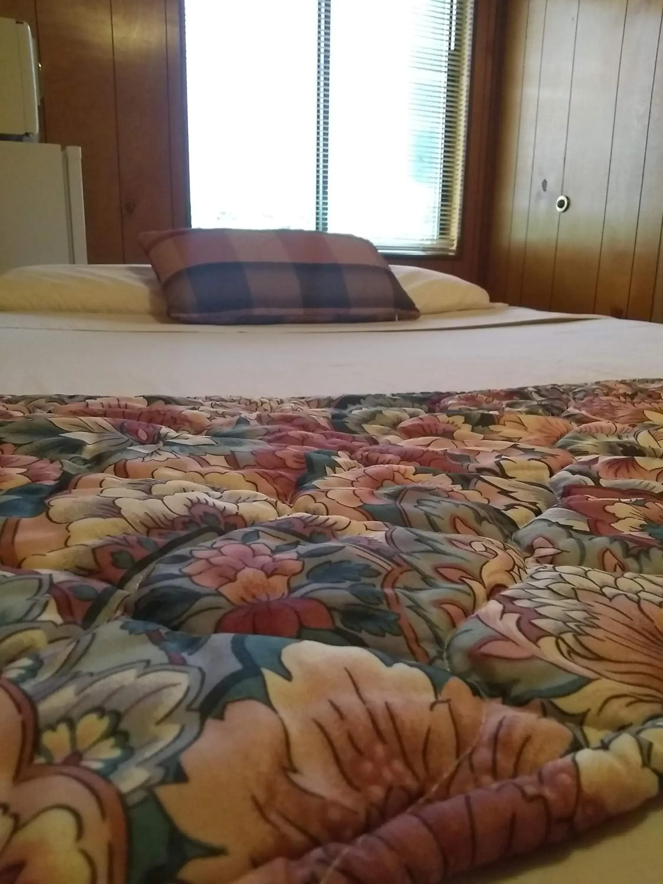 Bed in The Orca Inn