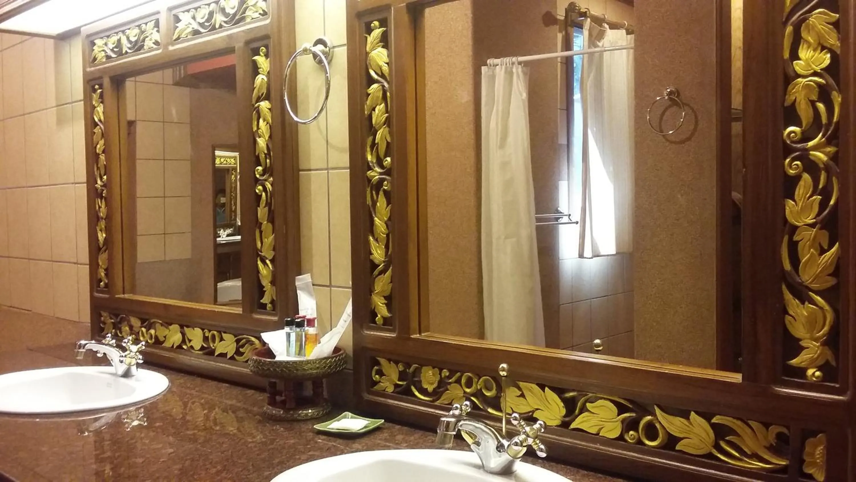 Bathroom in Royal Phawadee Village Patong - 2 Minutes walk to the beach