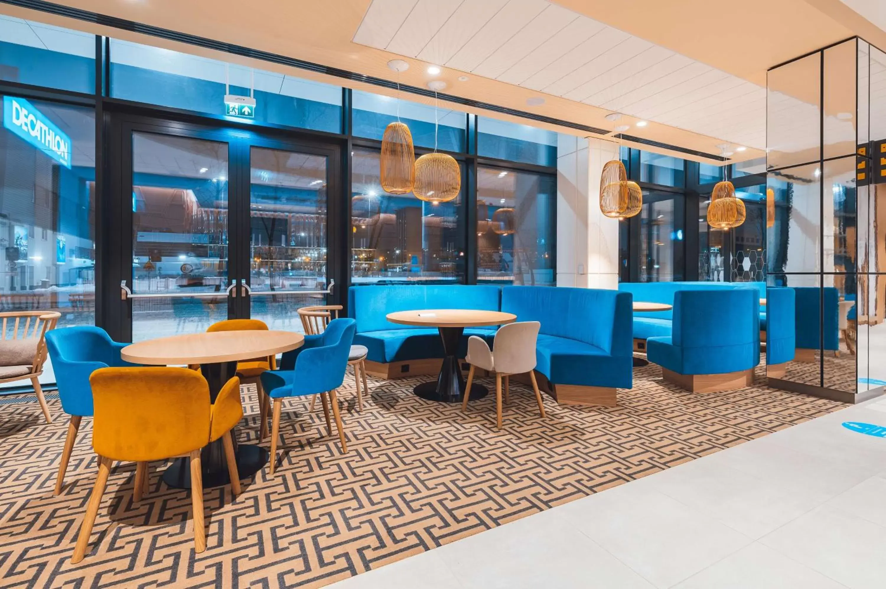 Lobby or reception, Lounge/Bar in Hampton By Hilton Warsaw Reduta