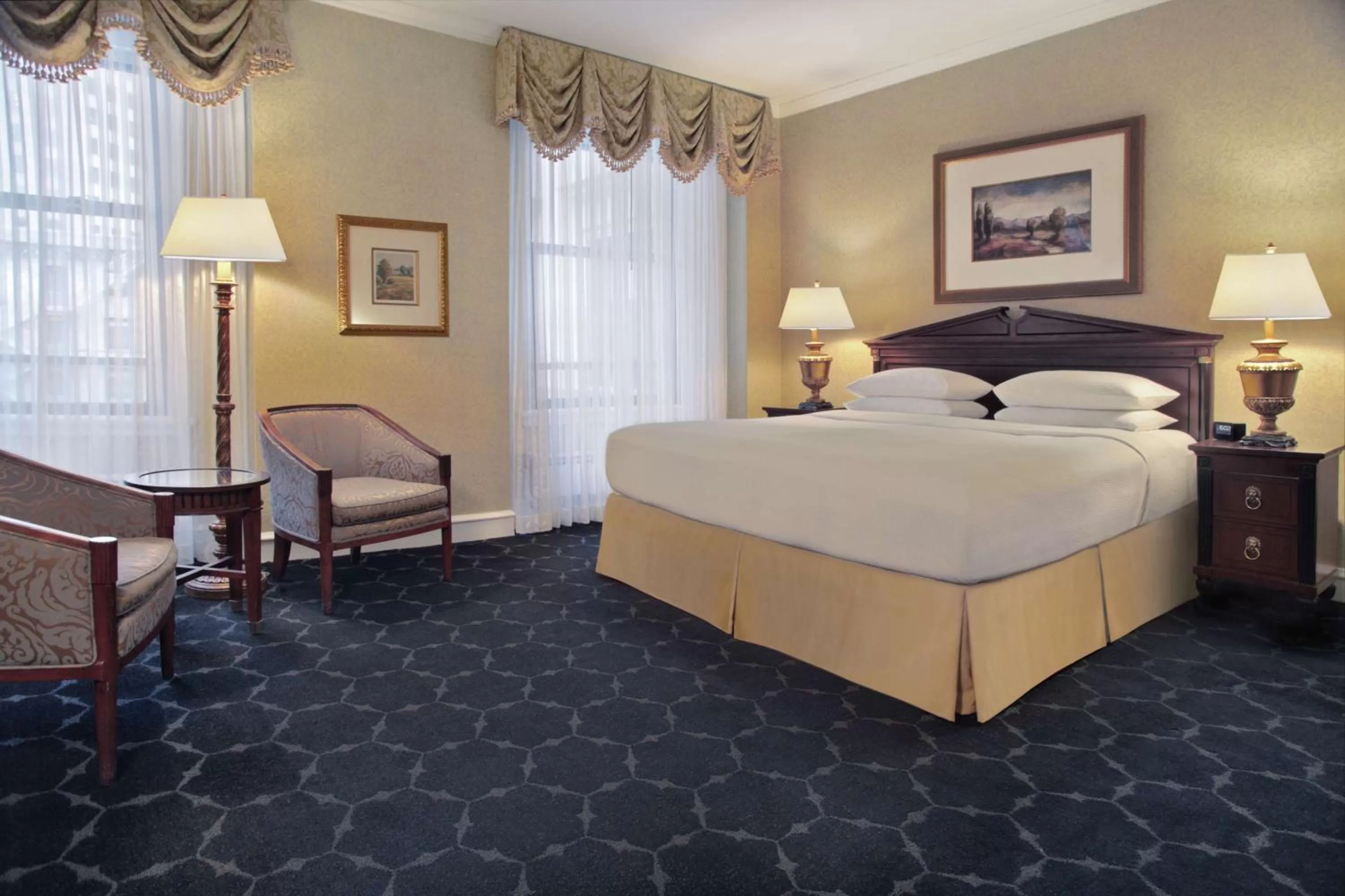 Living room, Bed in The Drake Hotel