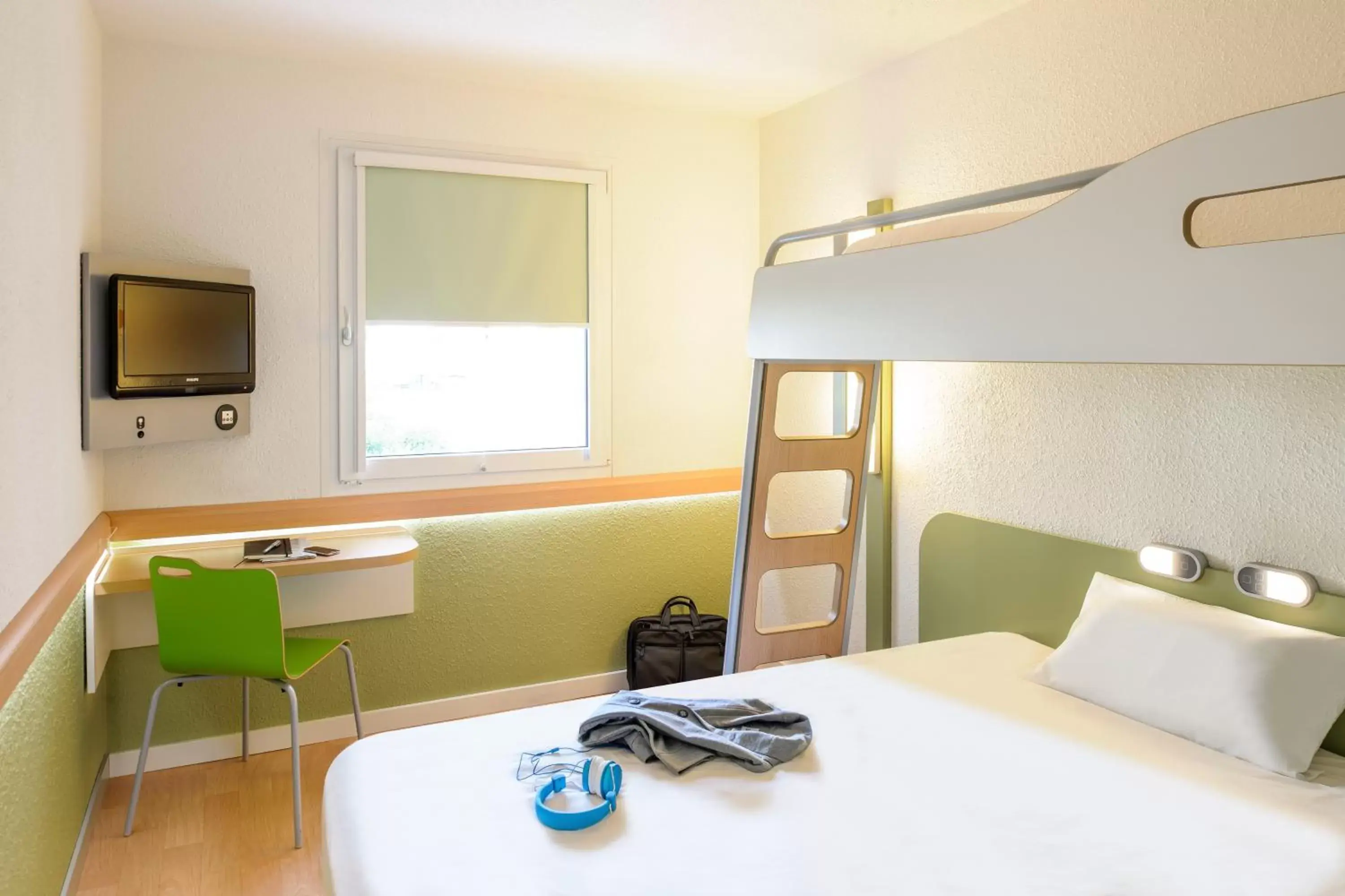 Bedroom, Bunk Bed in ibis budget Metz Sud