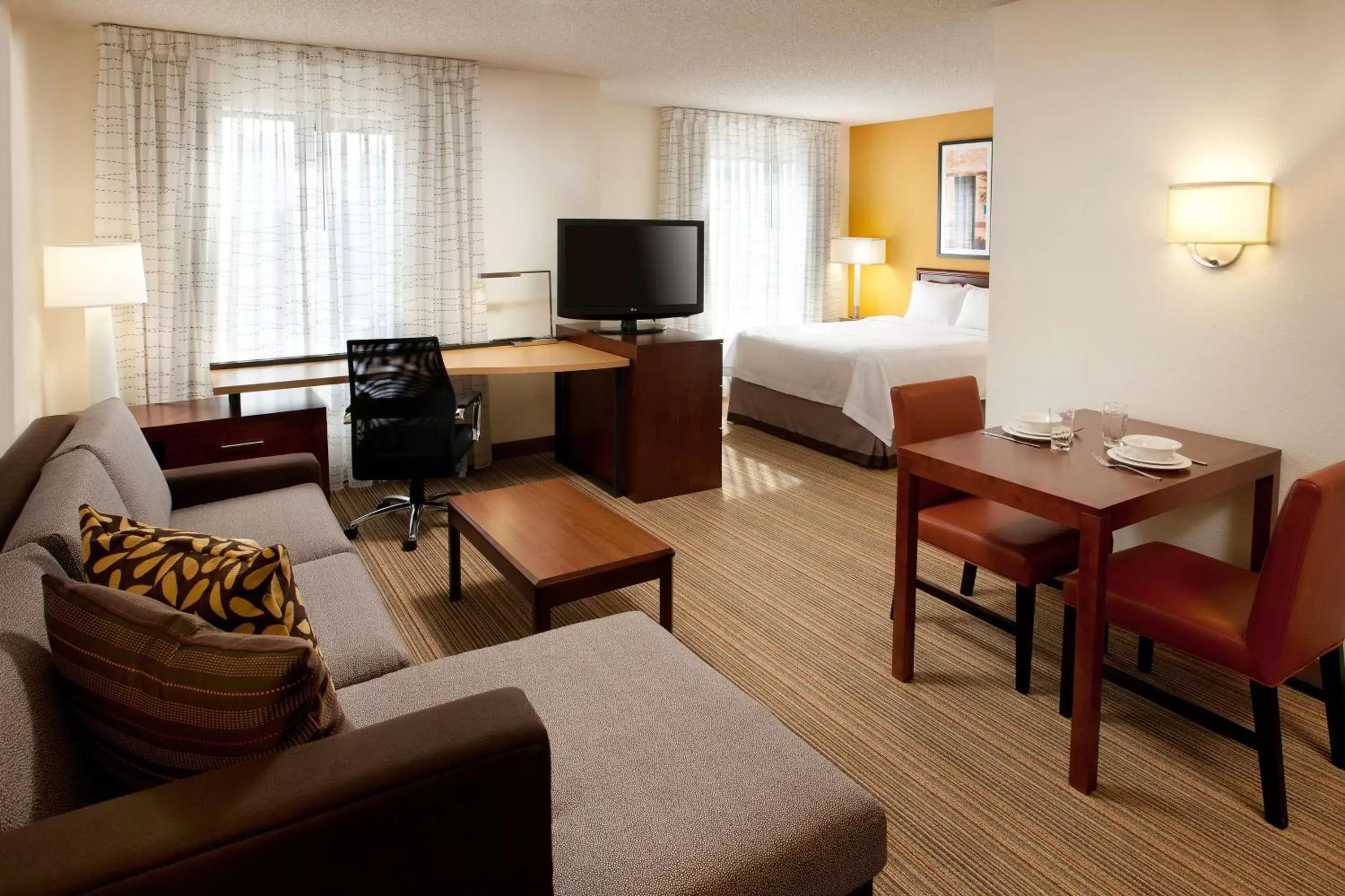 Bed, Seating Area in Sonesta ES Suites San Antonio Downtown Alamo Plaza