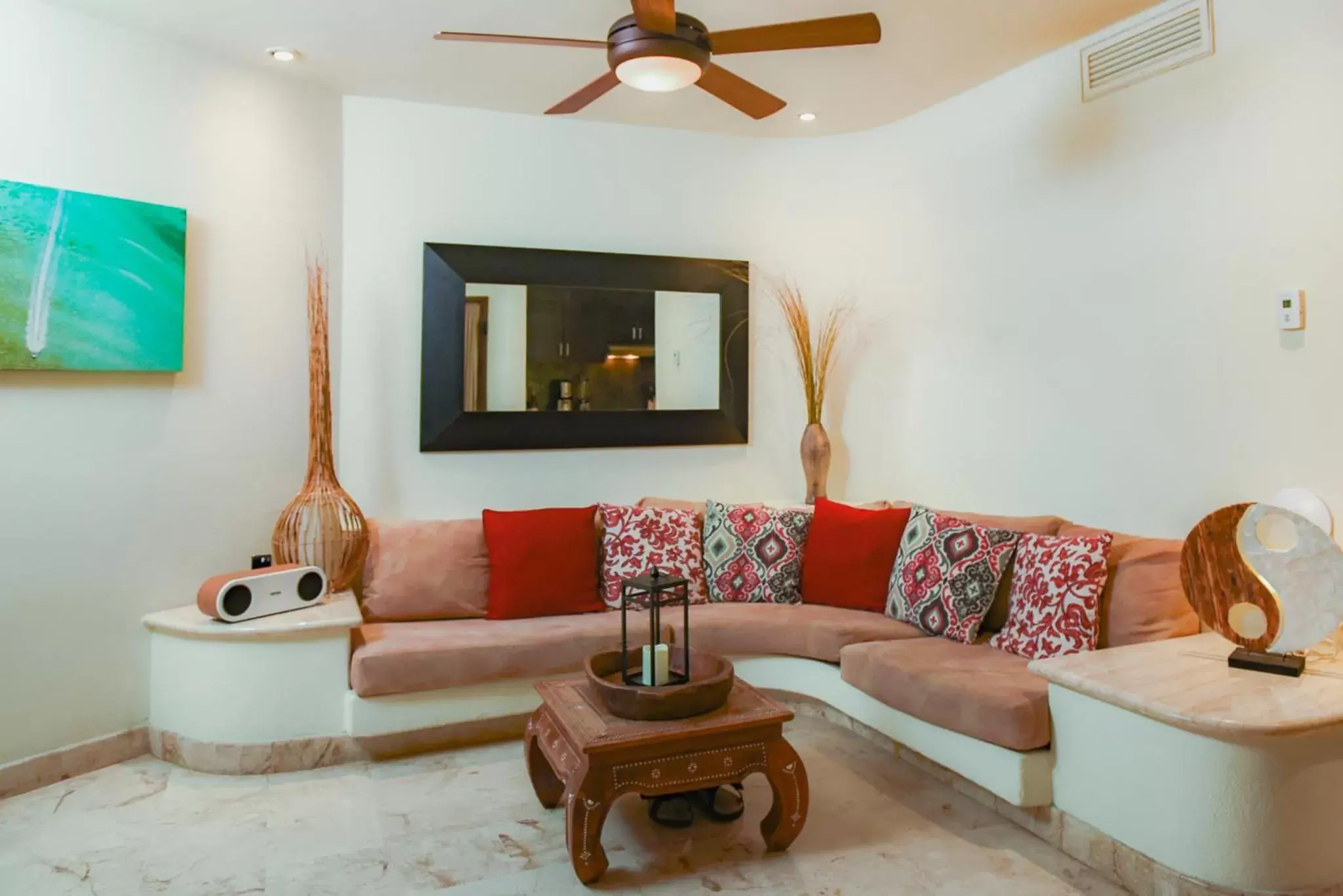 Living room, Seating Area in El Taj Oceanfront and Beachside Condo Hotel