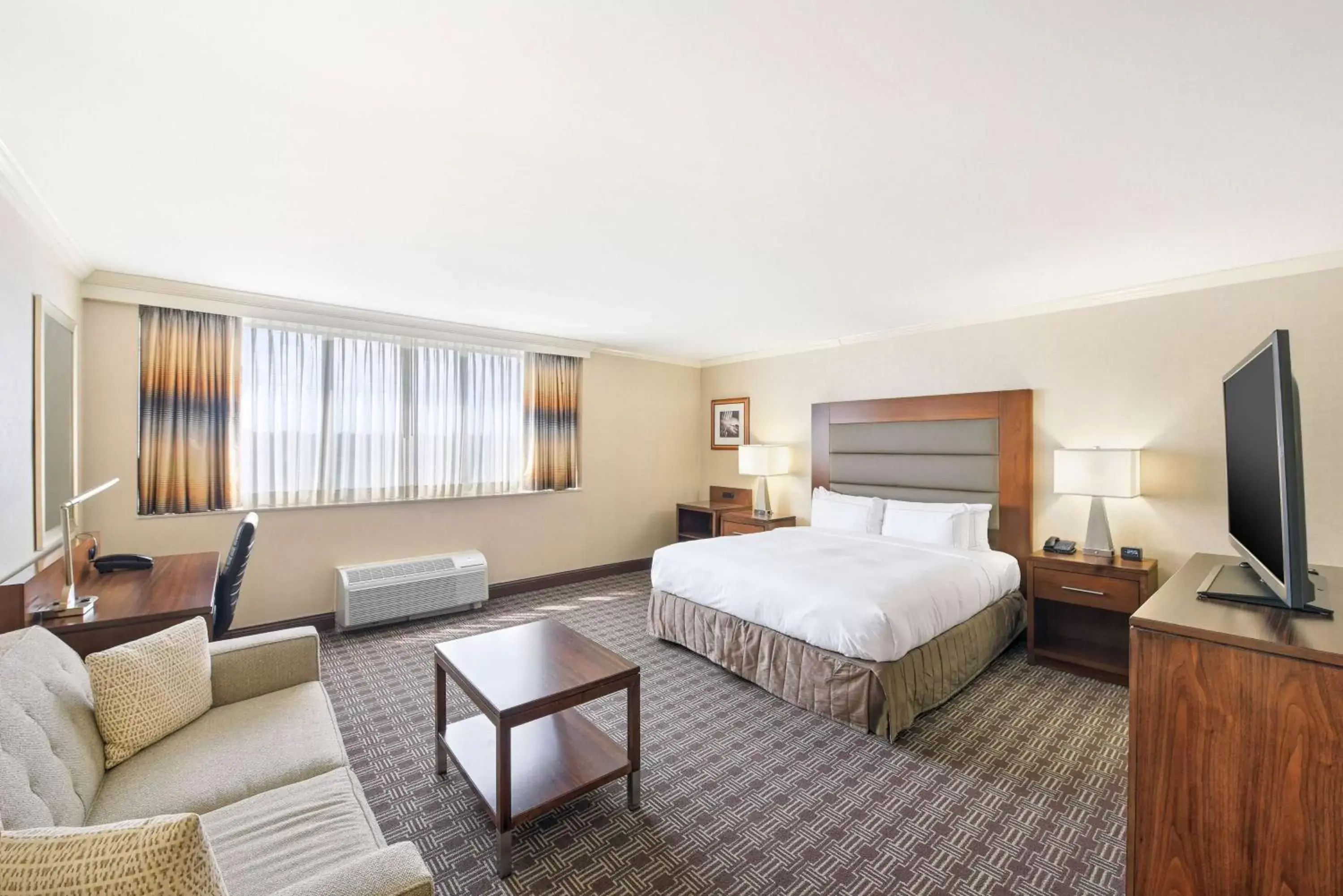 Bedroom in Hilton Arlington National Landing
