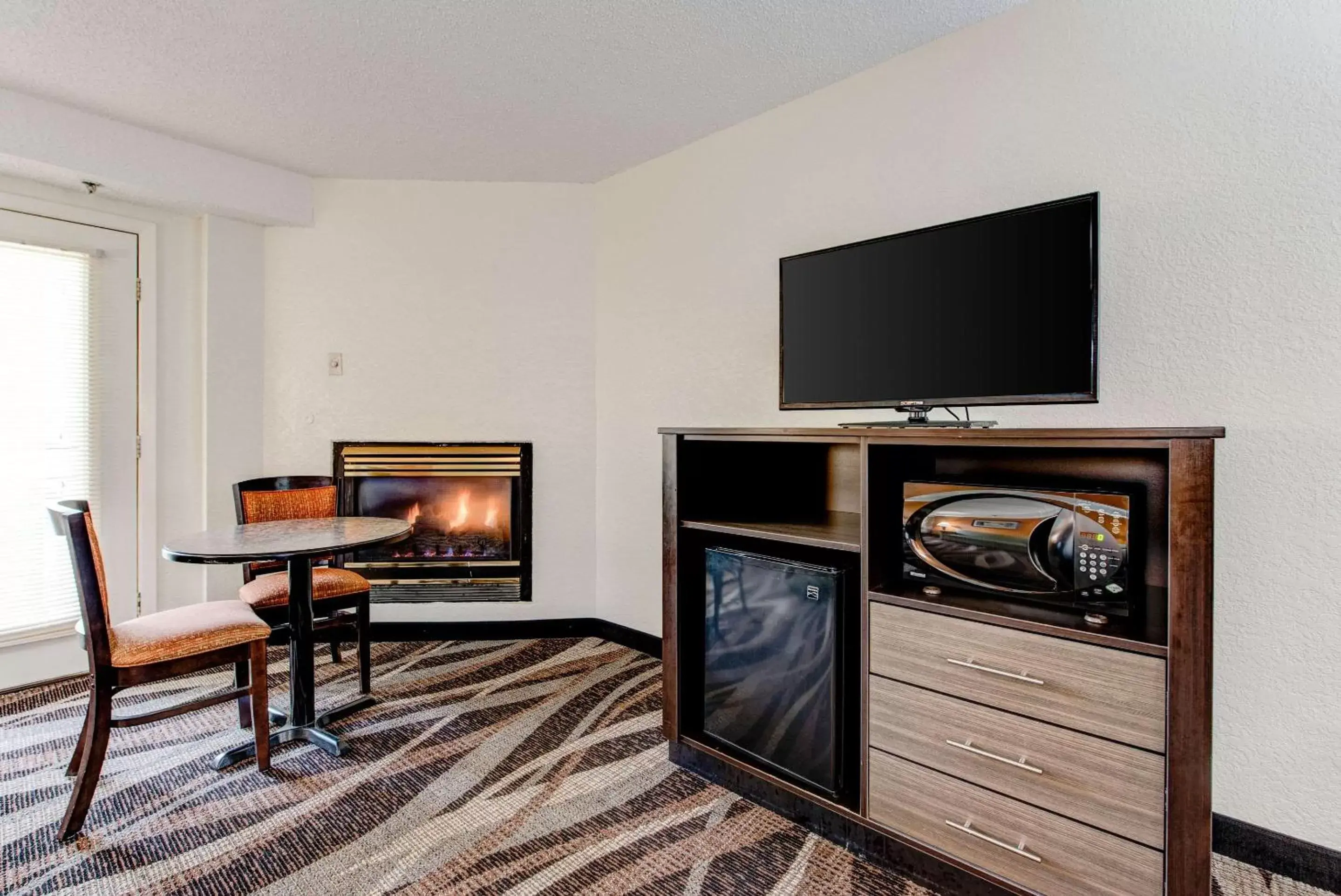 Photo of the whole room, TV/Entertainment Center in Quality Inn Creekside - Downtown Gatlinburg