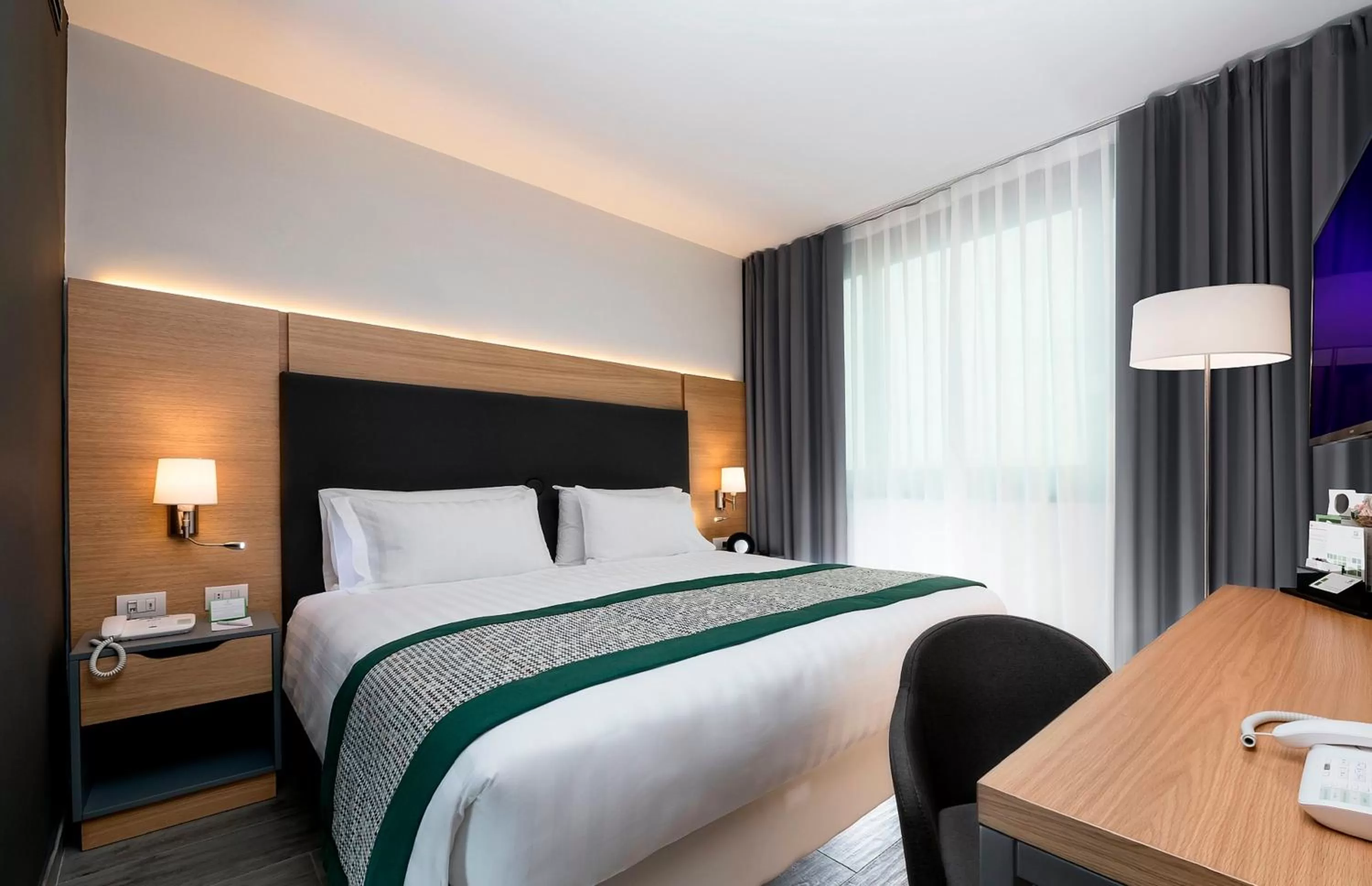 Photo of the whole room, Bed in Holiday Inn Naples by IHG