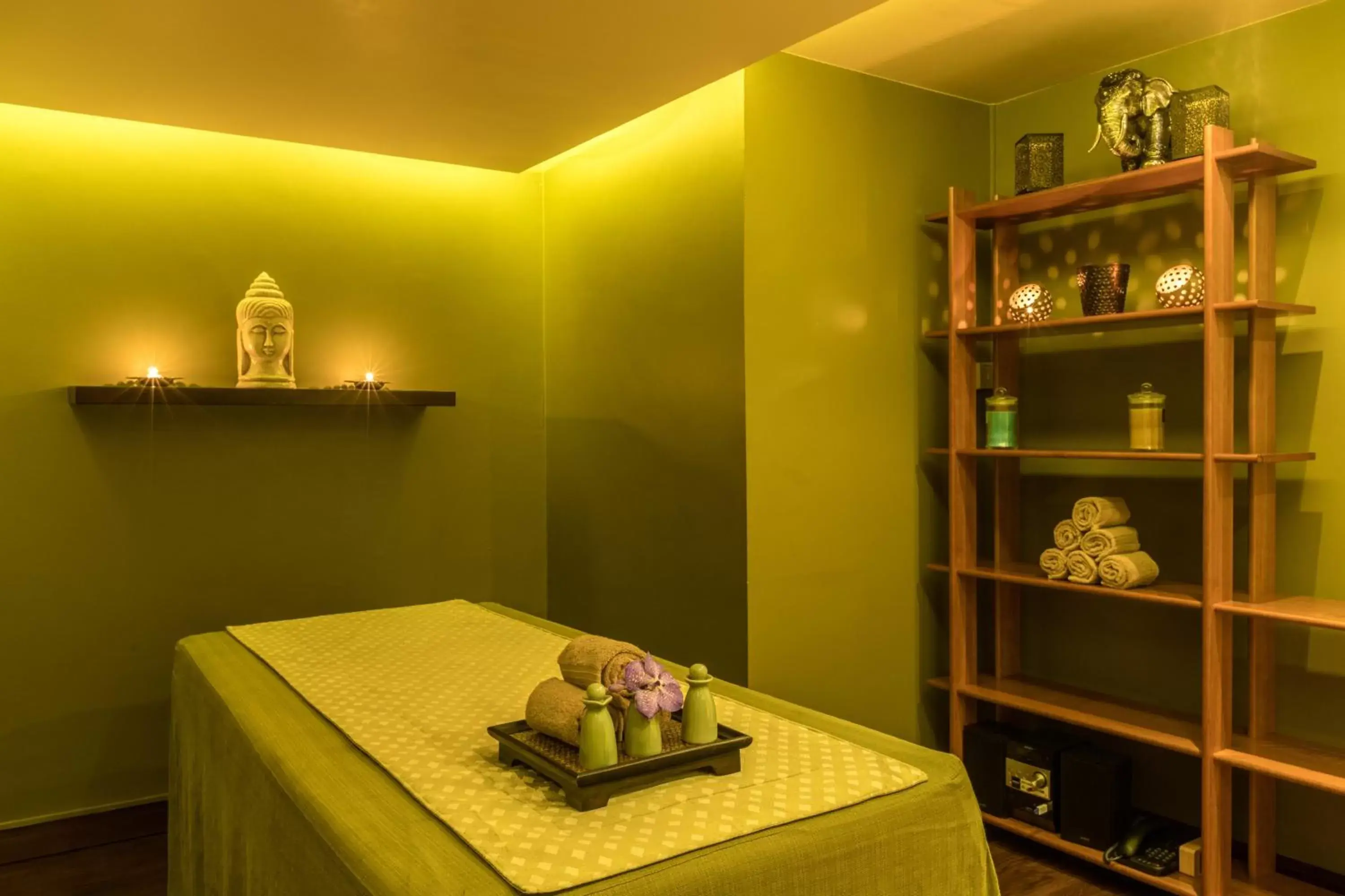 Spa and wellness centre/facilities in Millennium Downtown Spa and wellness centre/facilities in Millennium Downtown