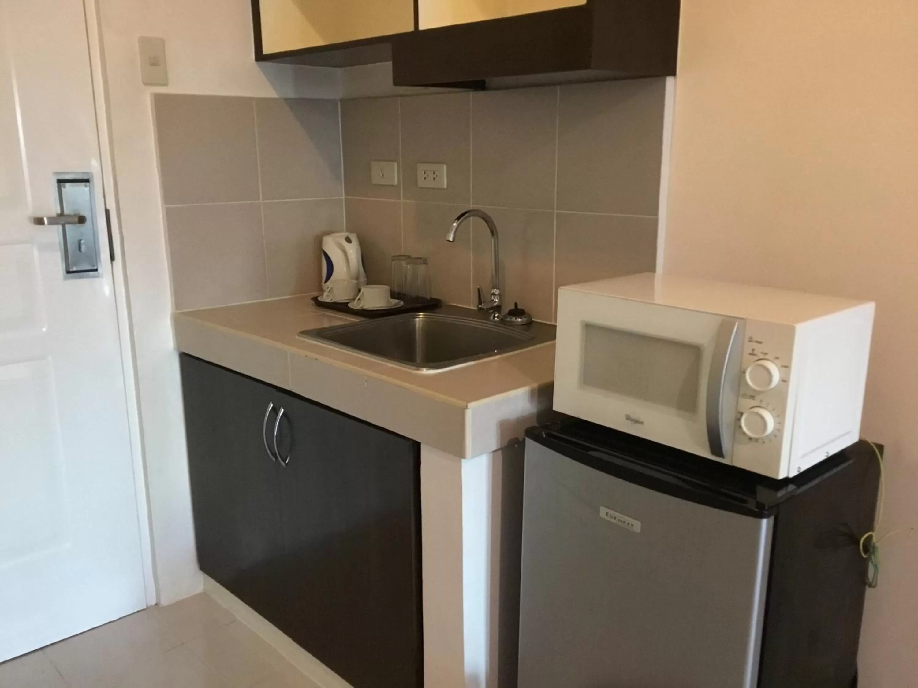 Condo with Free Swimming Pool & Viewing Deck