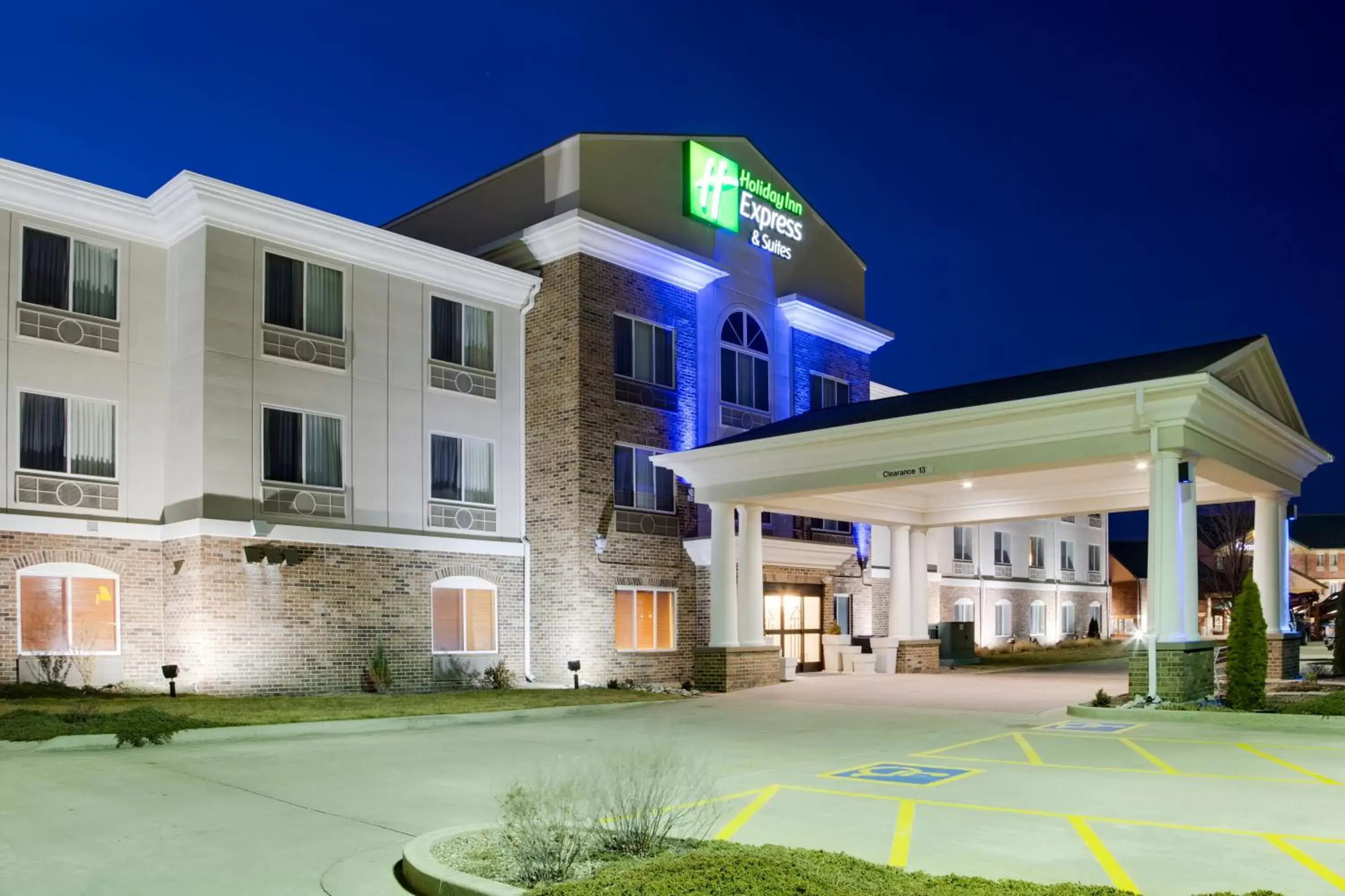 Property Building in Holiday Inn Express & Suites Jacksonville, an IHG Hotel