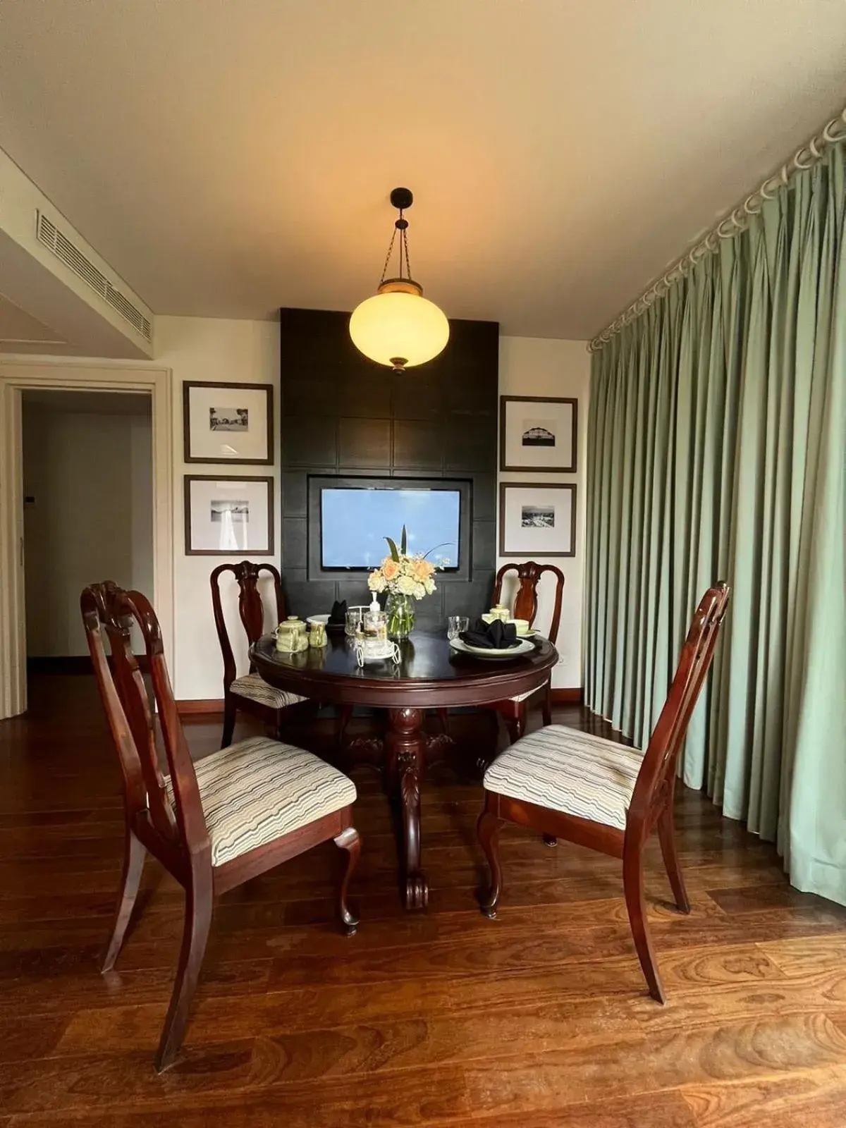 Living room, Dining Area in The Shalimar Boutique Hotel