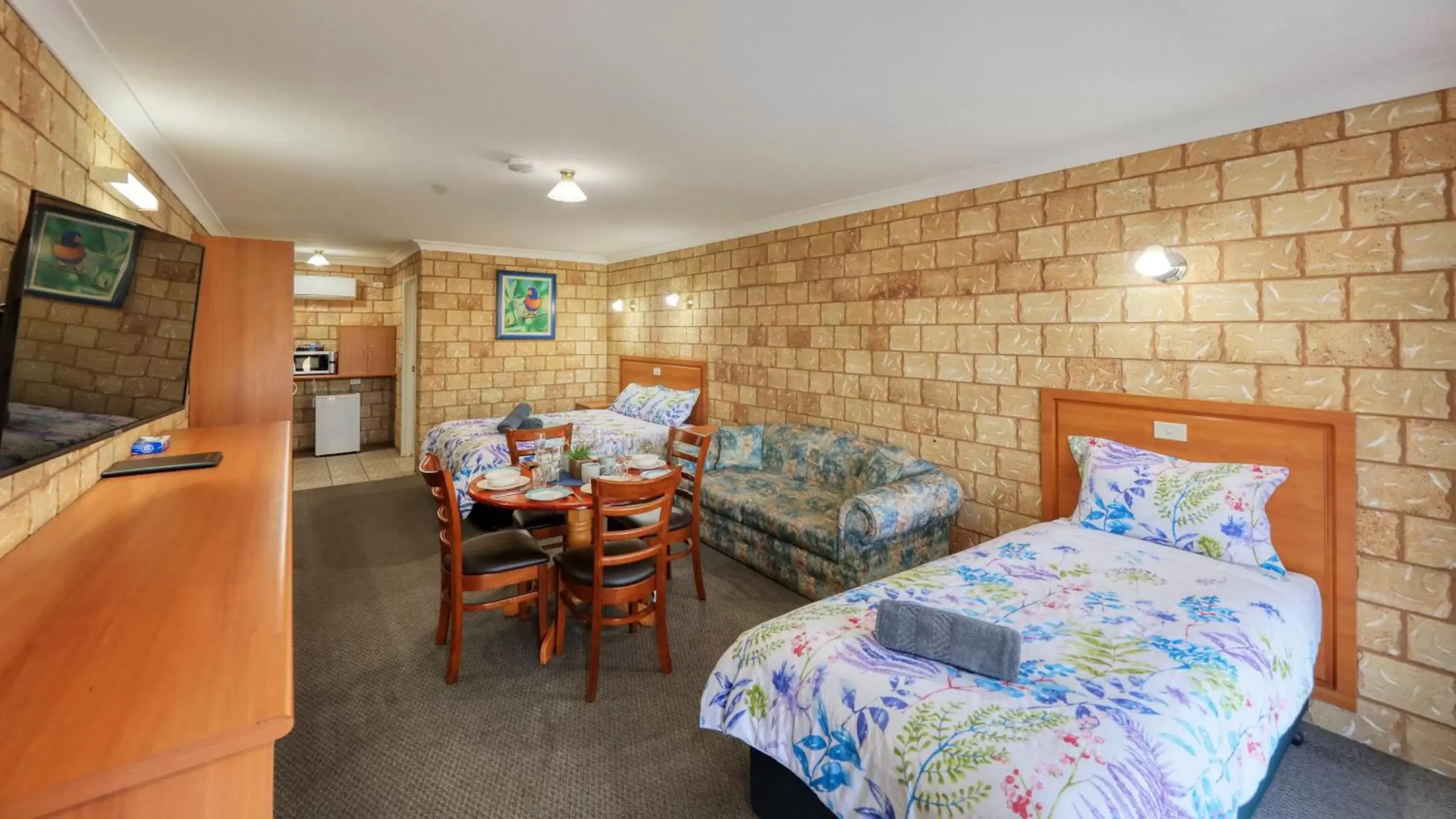 TV and multimedia in Darling River Motel