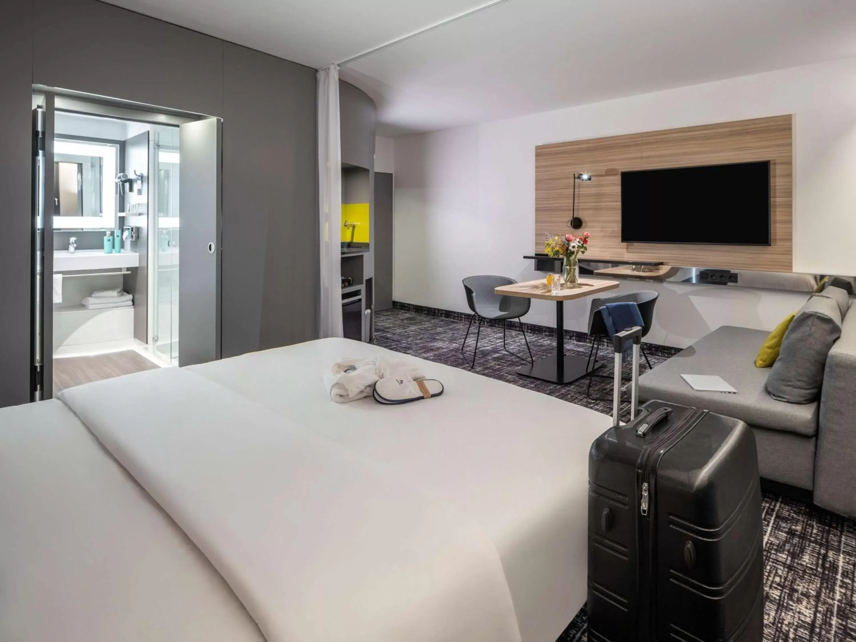 Bedroom in Novotel Suites Wien City Donau
