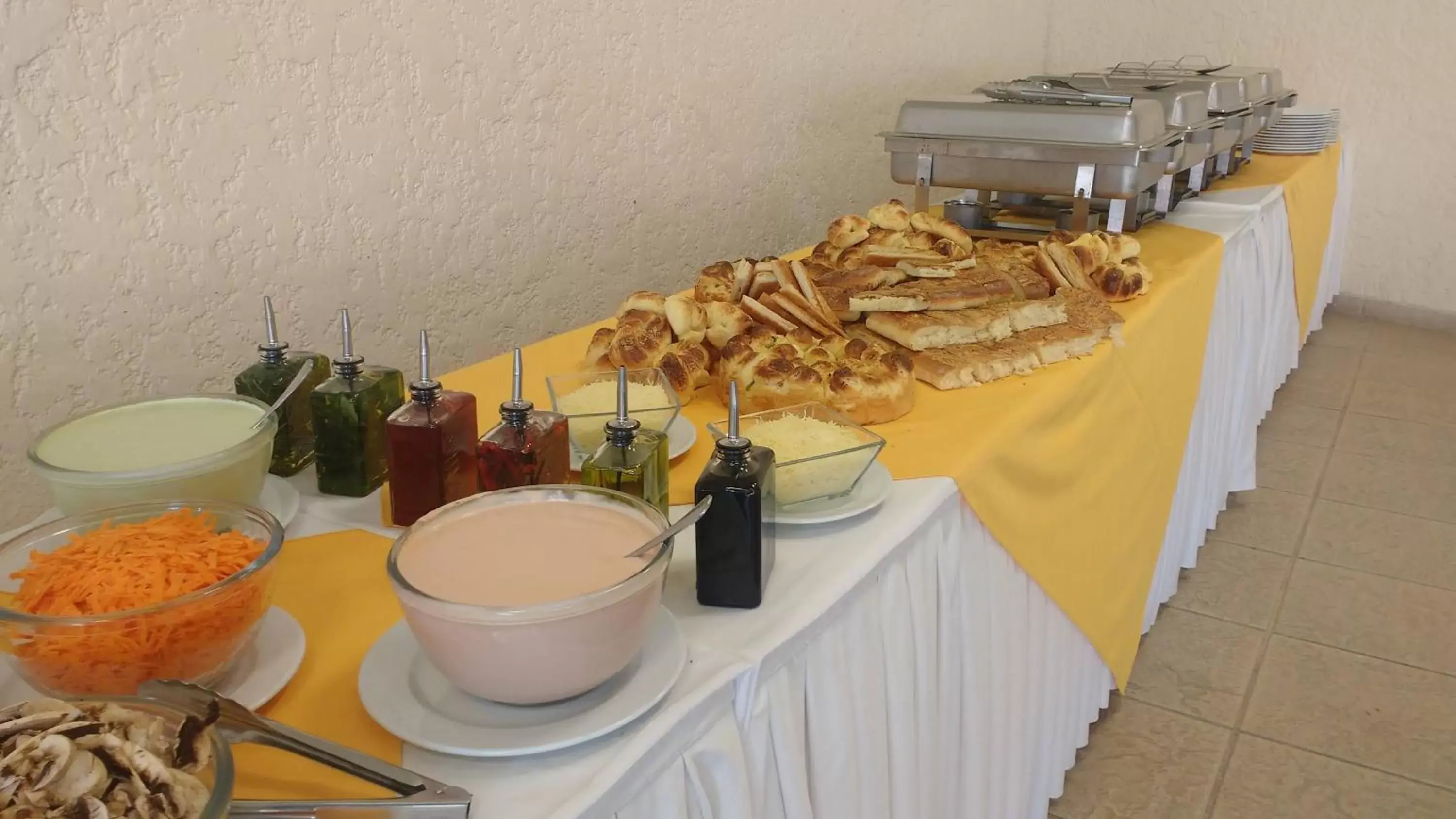 Food and drinks in Country Plaza Food and drinks in Country Plaza