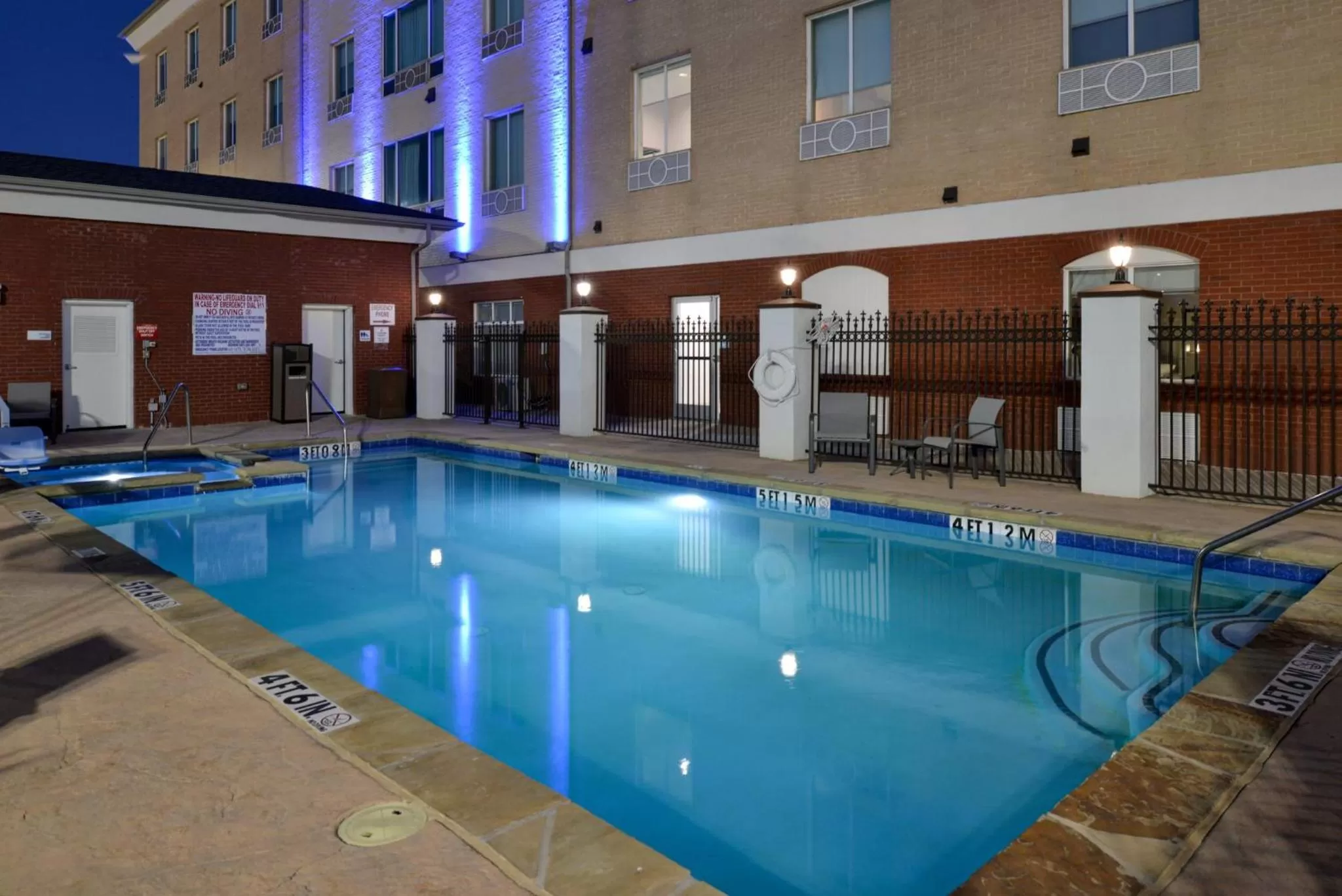 Swimming pool in Holiday Inn Express Hotel & Suites Royse City - RockwallRockwall - Royse City by IHG