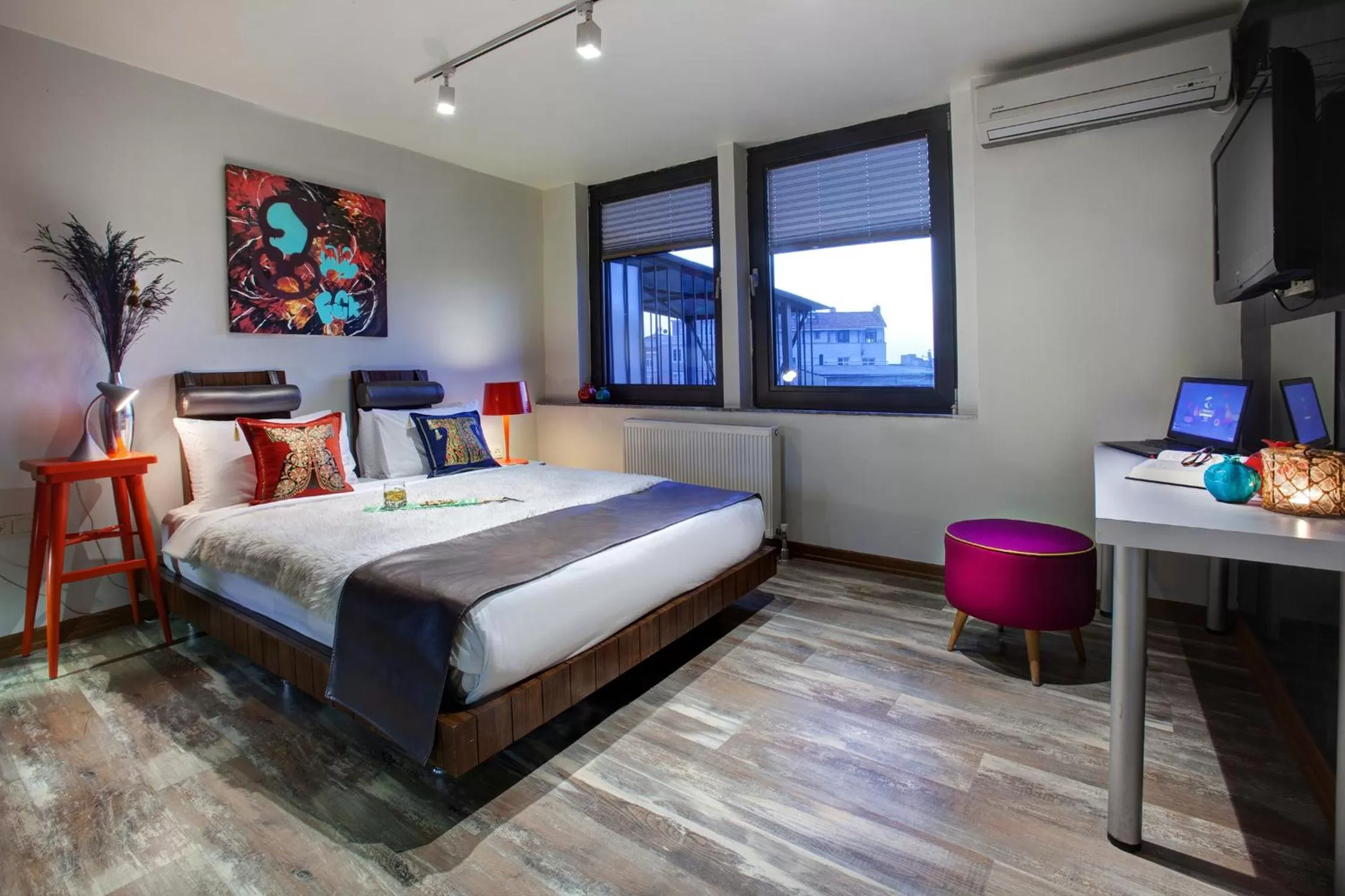 Photo of the whole room, Bed in Duo Galata Hotel
