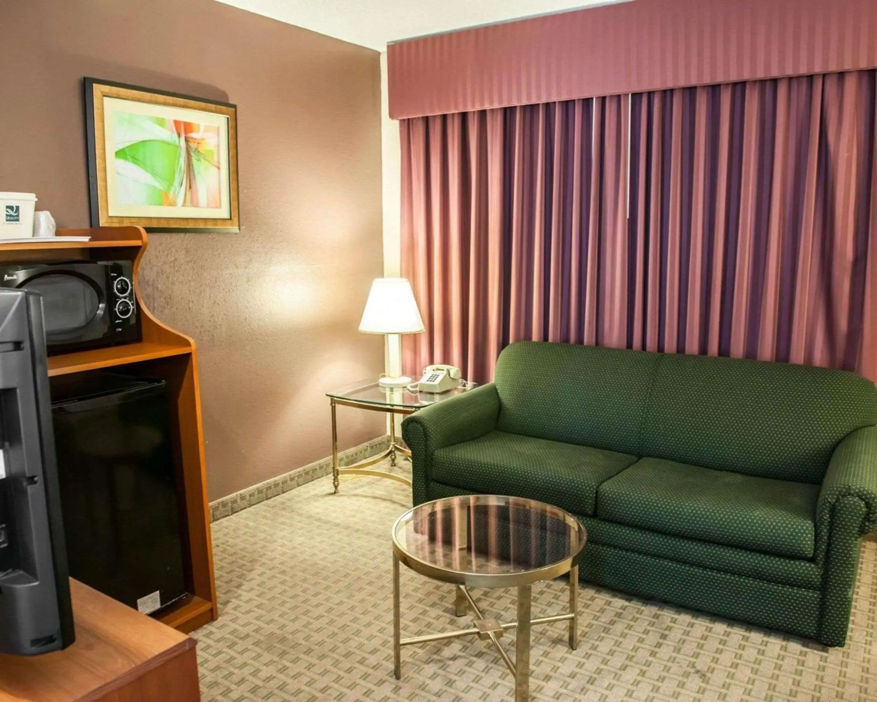 Photo of the whole room, Seating Area in Quality Inn and Suites Indianapolis