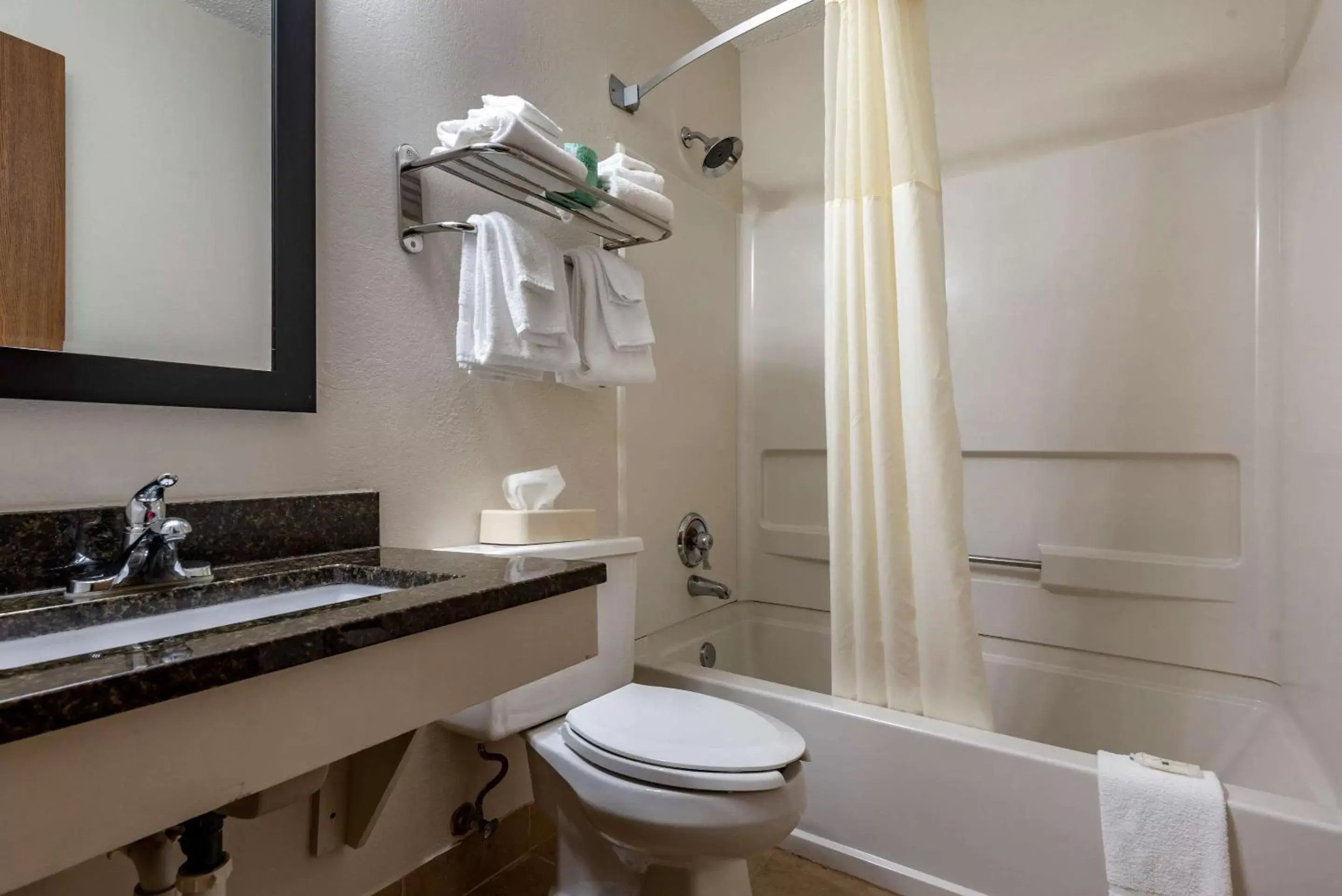 Bathroom in Quality Inn & Suites Warren