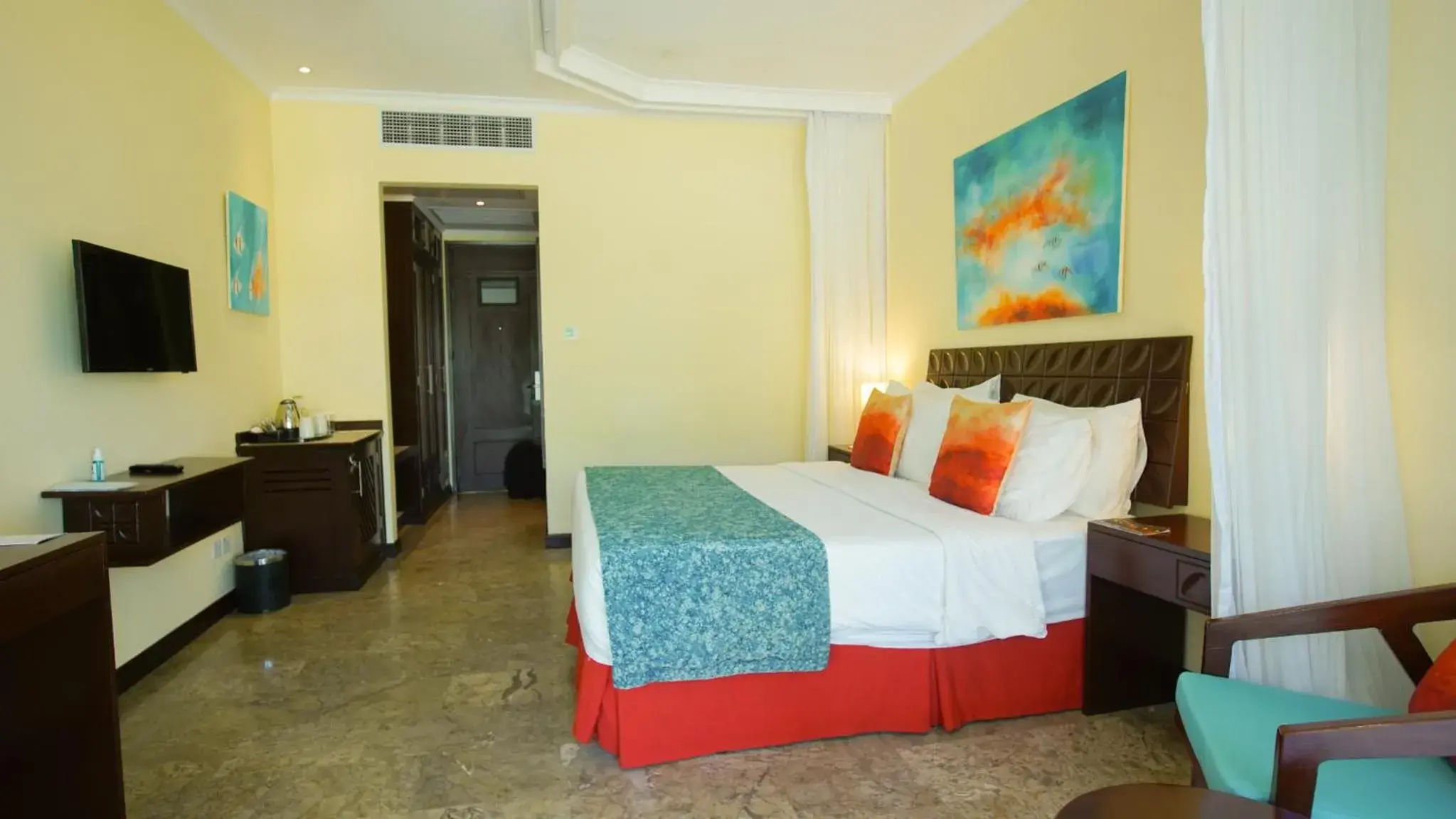 Photo of the whole room, Bed in Sarova Whitesands Beach Resort & Spa