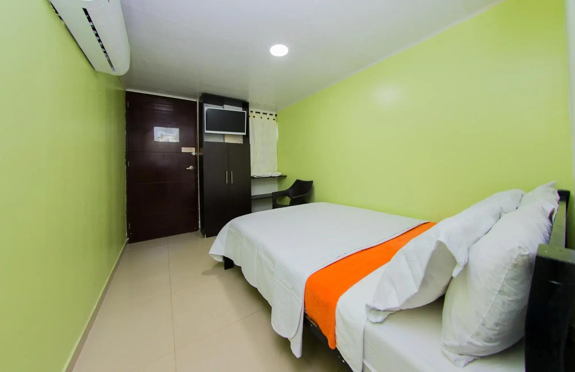 Other, Bed in Hotel Marina Suites By GEH Suites
