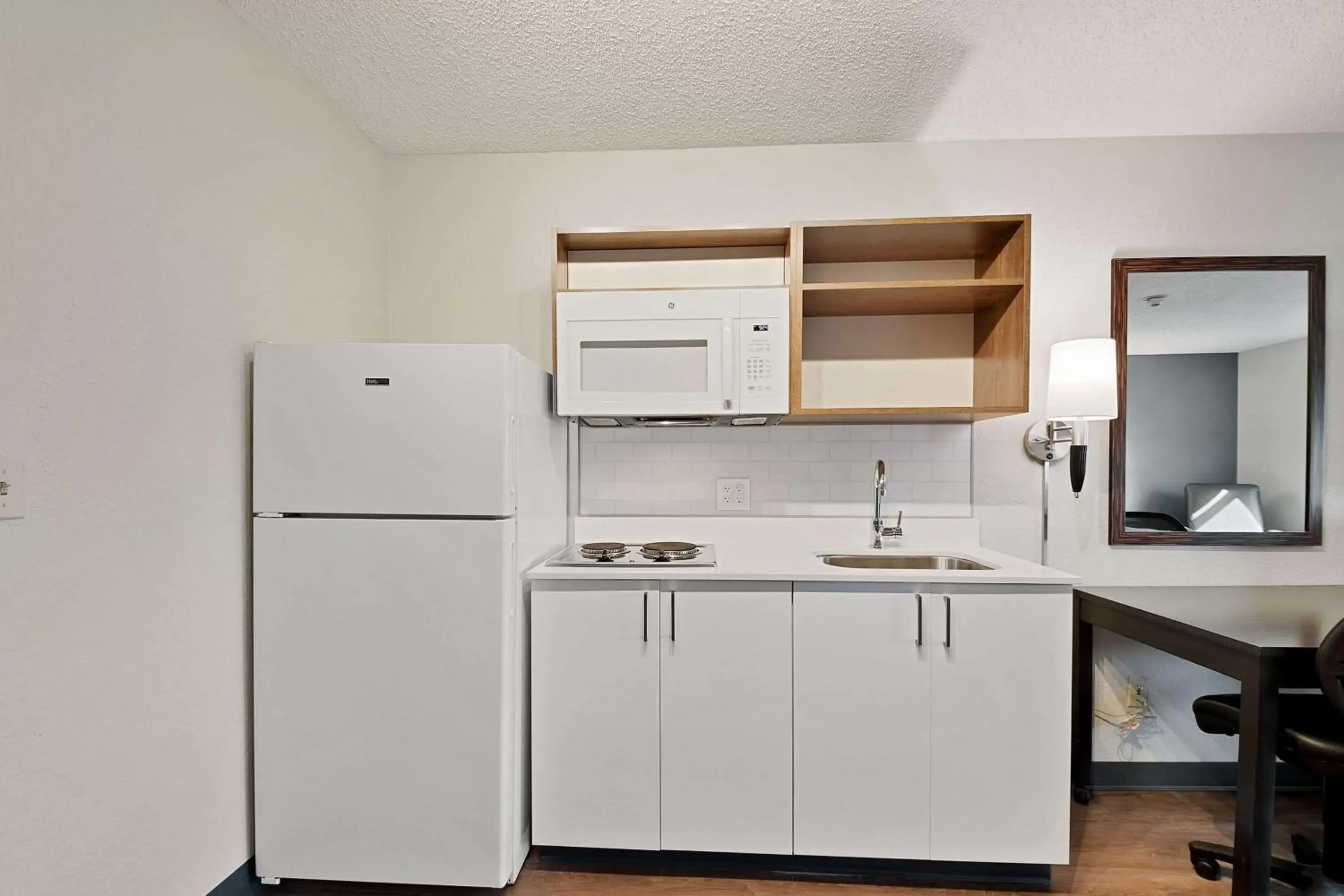 Kitchen or kitchenette, Kitchen/Kitchenette in Extended Stay America Premier Suites - Miami - Coral Gables