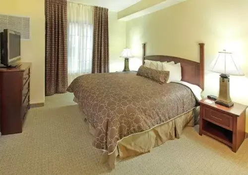 Photo of the whole room, Bed in Staybridge Suites Hot Springs, an IHG Hotel