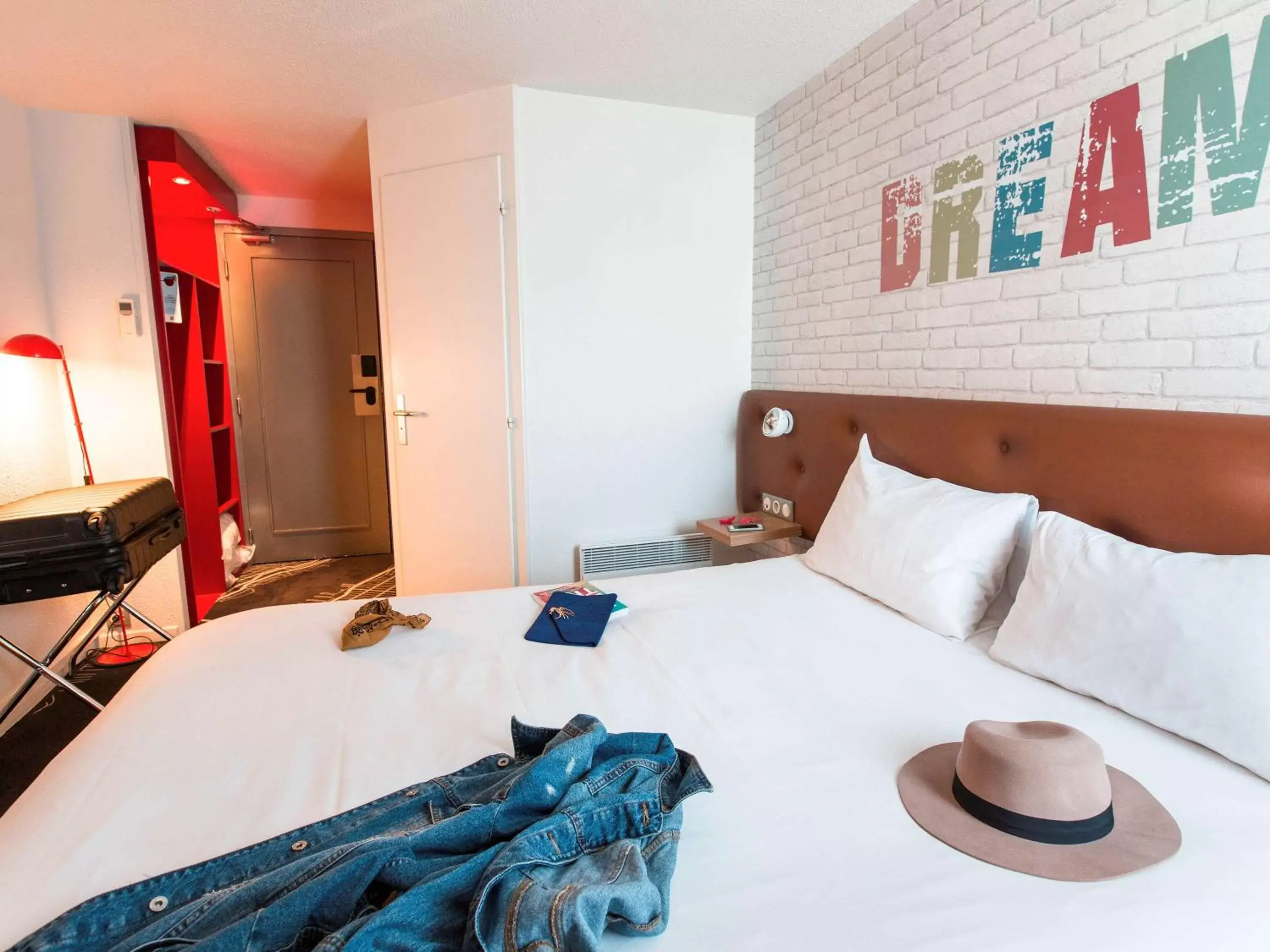 Photo of the whole room, Bed in ibis Styles Chartres Métropole