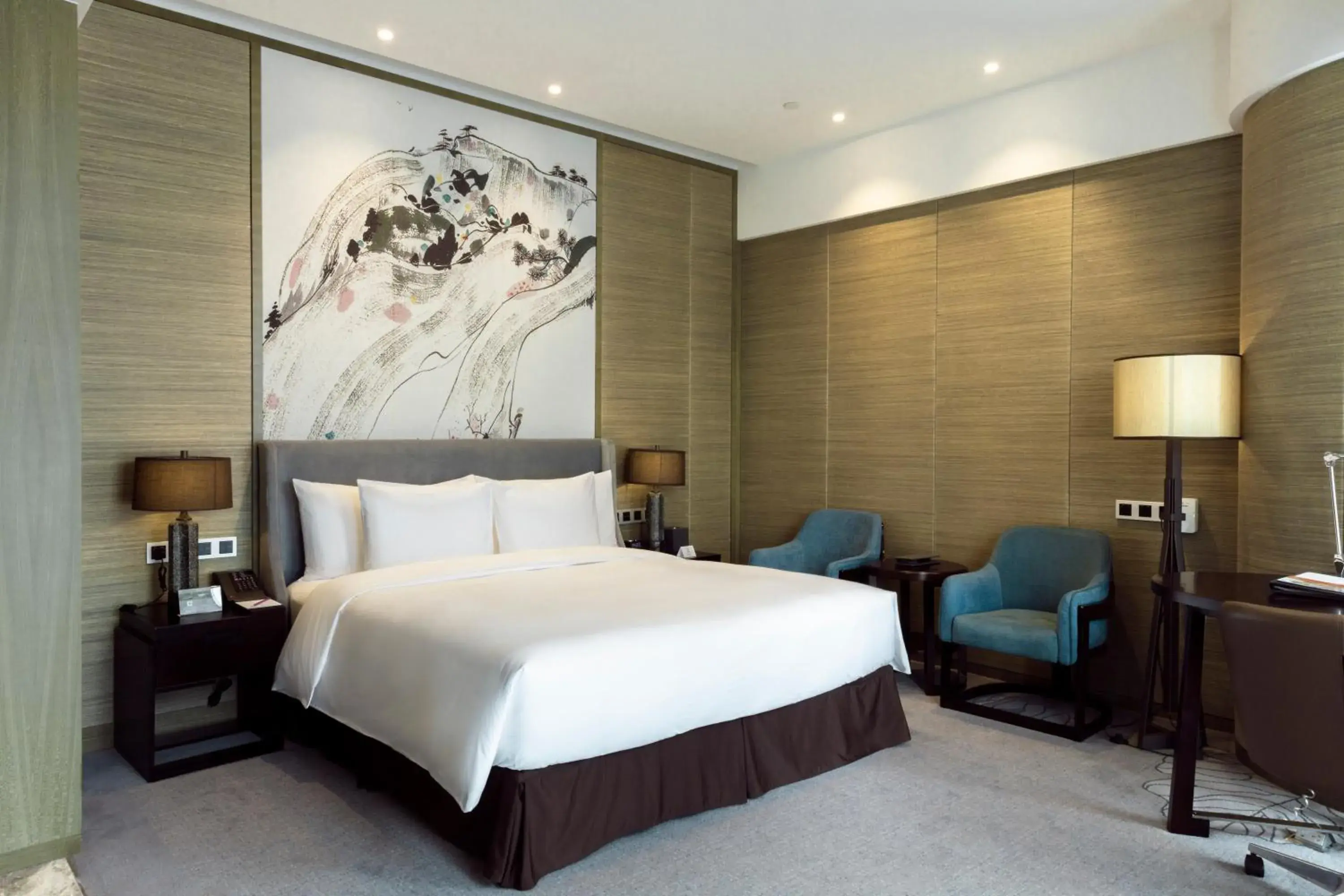 Photo of the whole room, Bed in Crowne Plaza Nanning City Center, an IHG Hotel