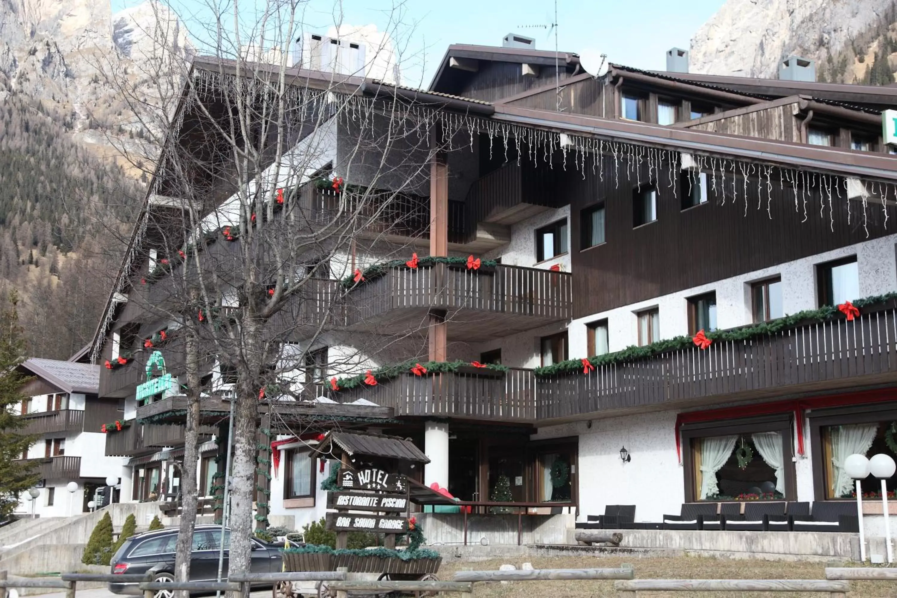 Facade/entrance, Winter in Hotel Nigritella