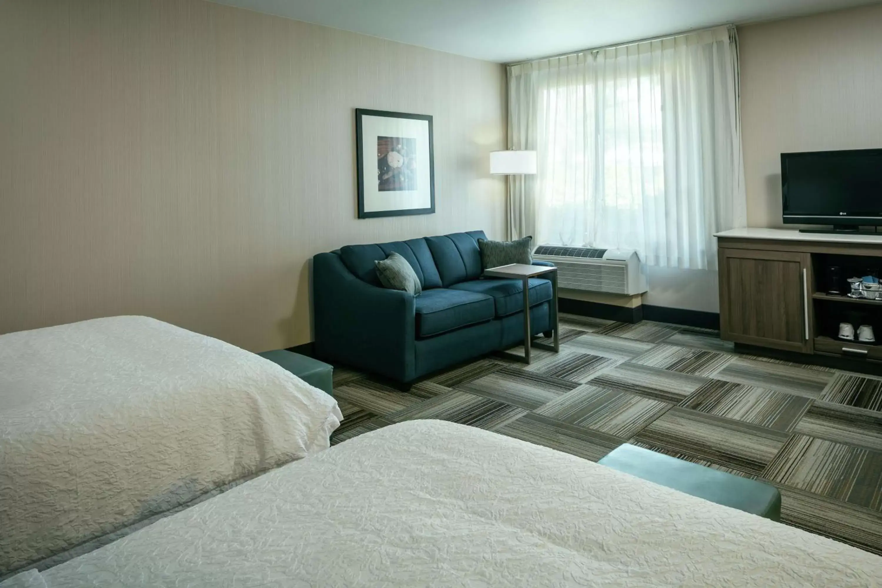 Bedroom, Seating Area in Hampton Inn & Suites Arroyo Grande
