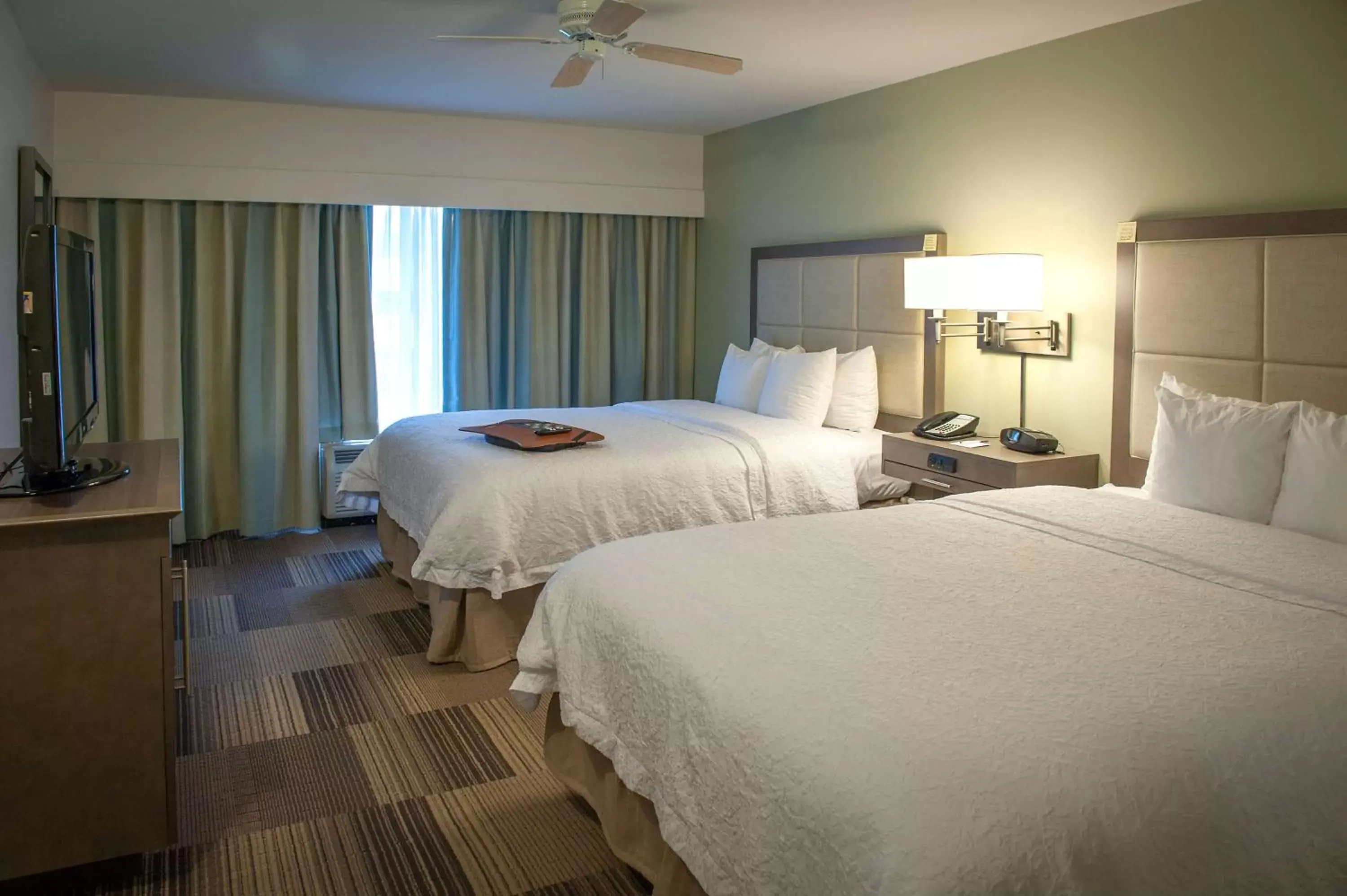 Bed in Hampton Inn & Suites New Orleans/Elmwood