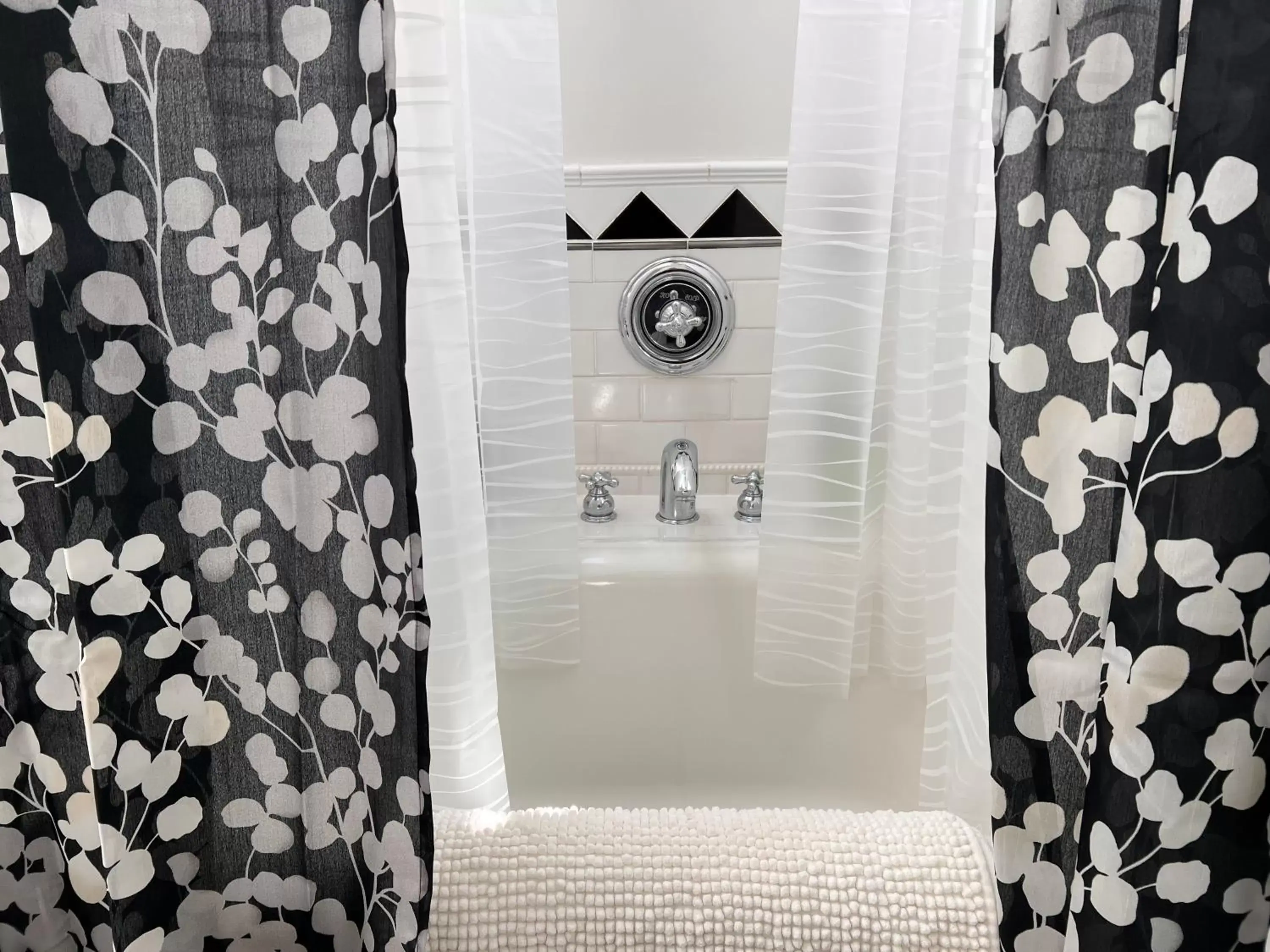 Shower, Bathroom in Frederick William House