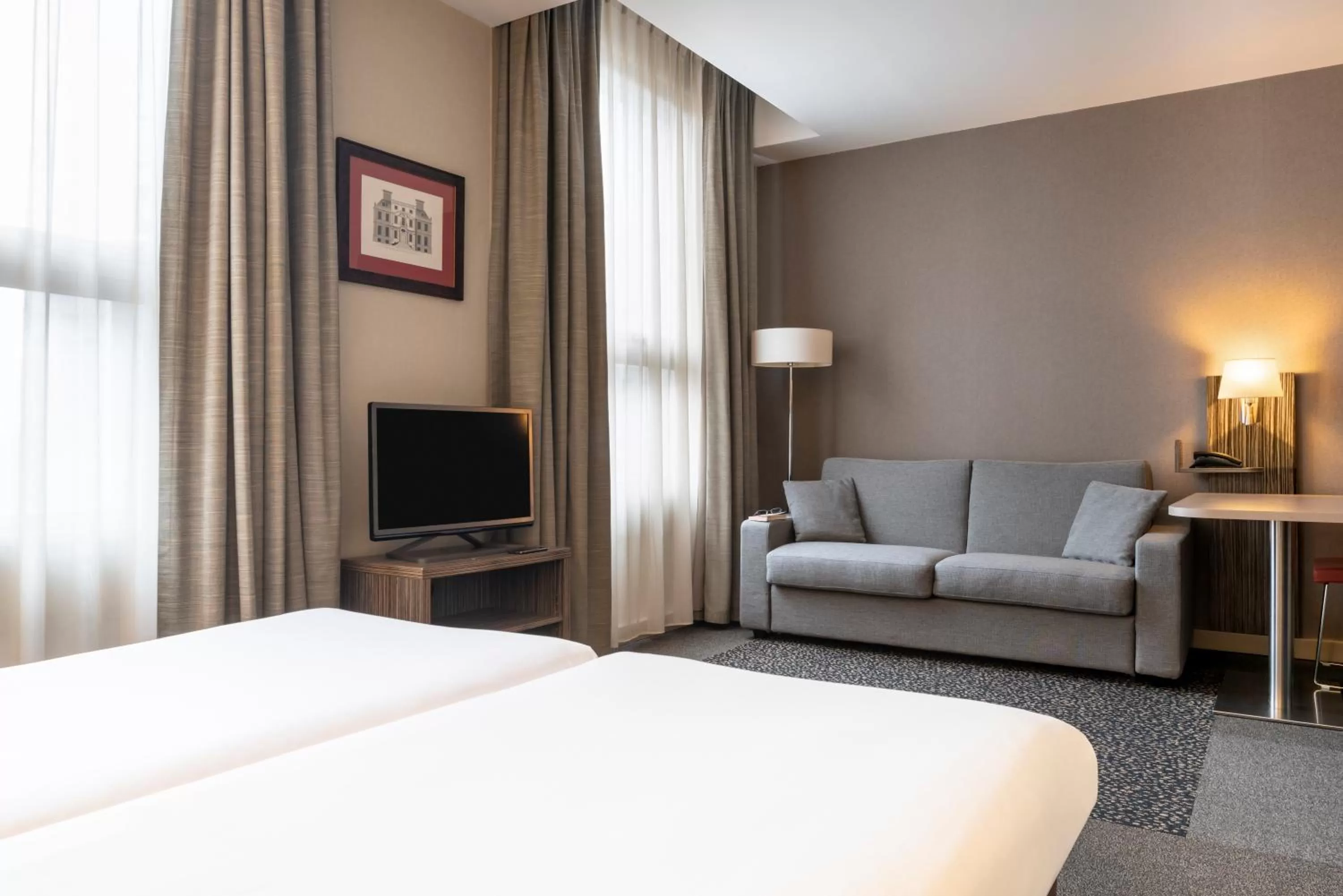 Living room, Bed in Aparthotel Adagio La Défense Esplanade