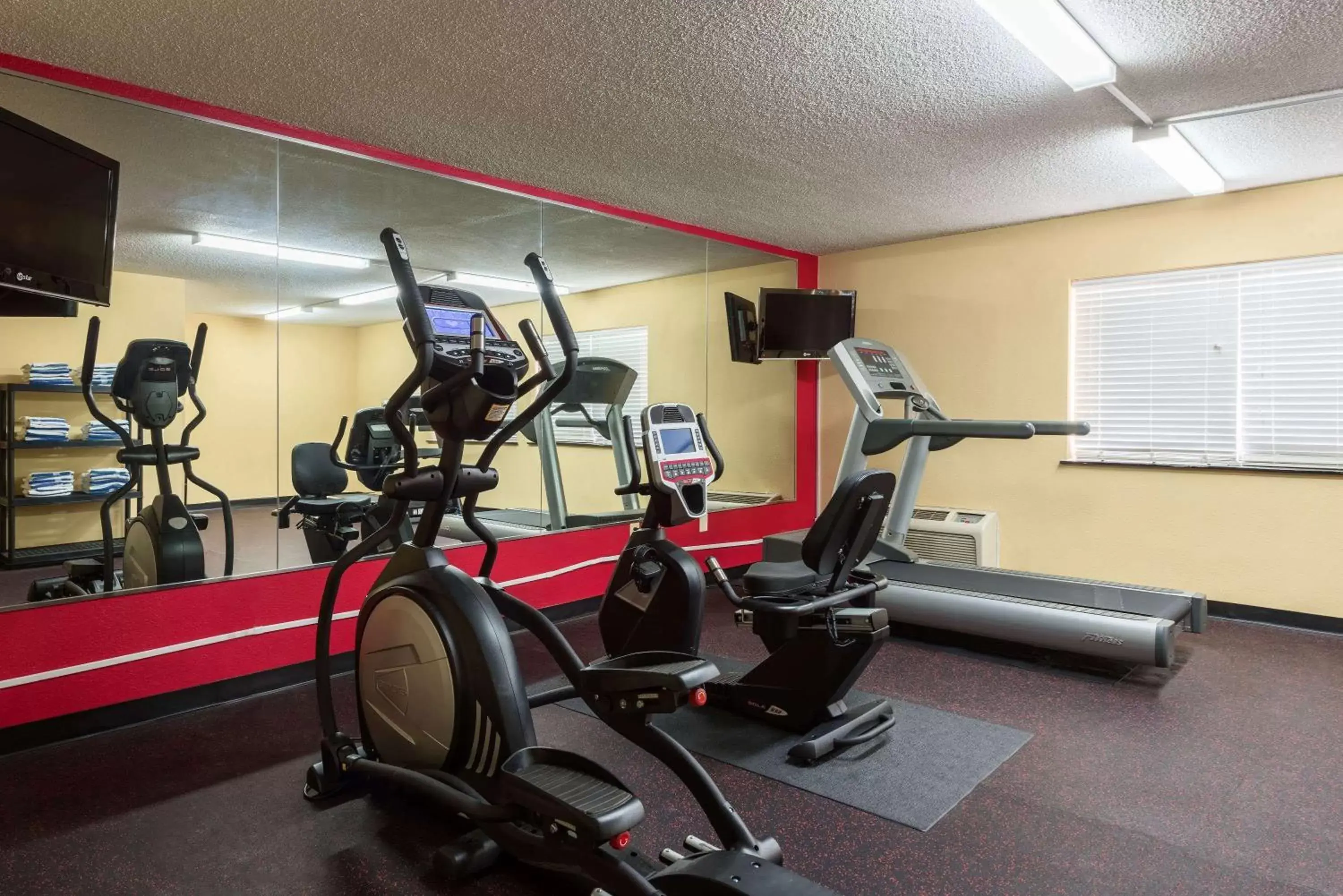 Fitness centre/facilities, Fitness Center/Facilities in Ramada by Wyndham Bowling Green