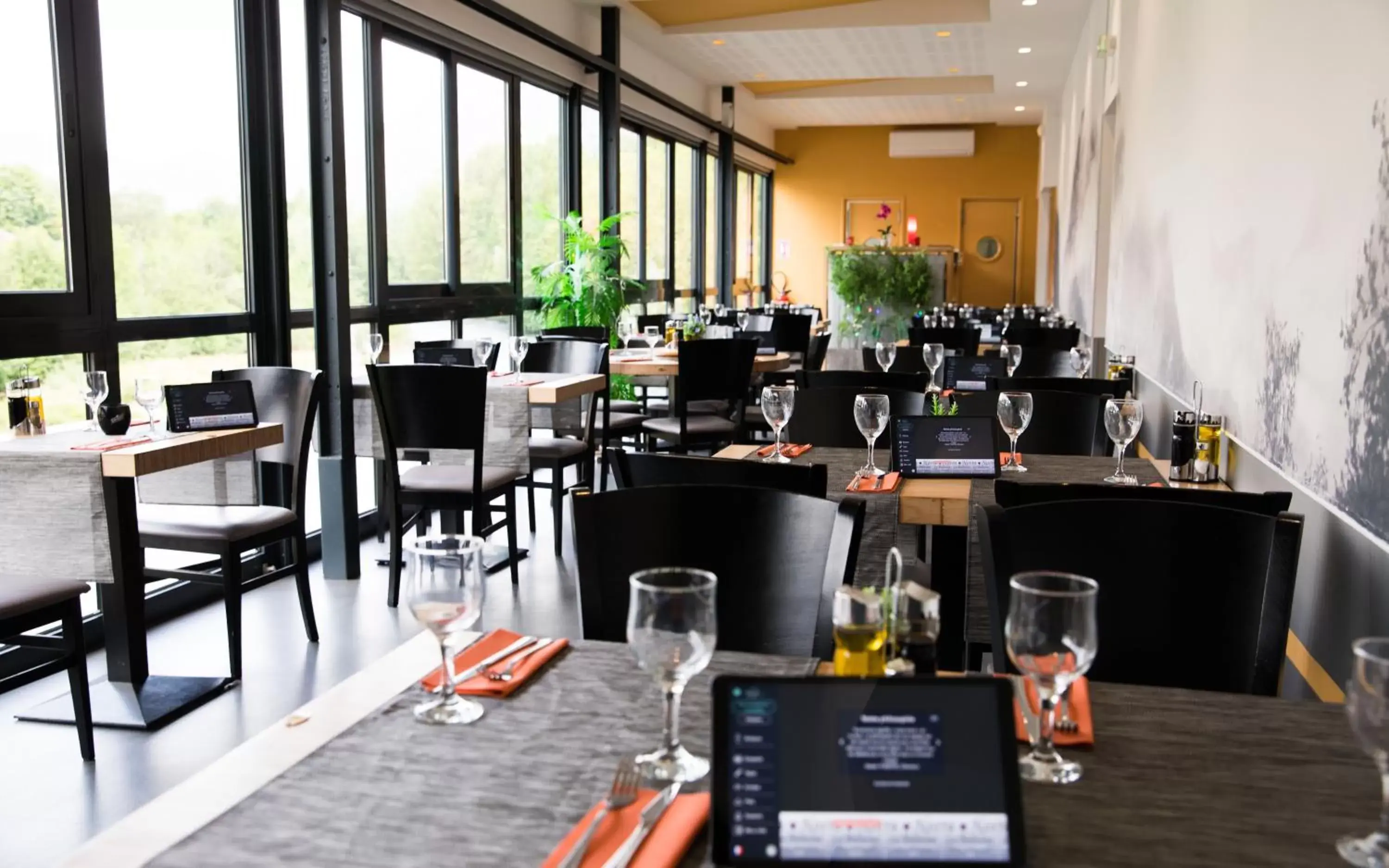 Restaurant/Places to Eat in Hôtel Le Bellevue