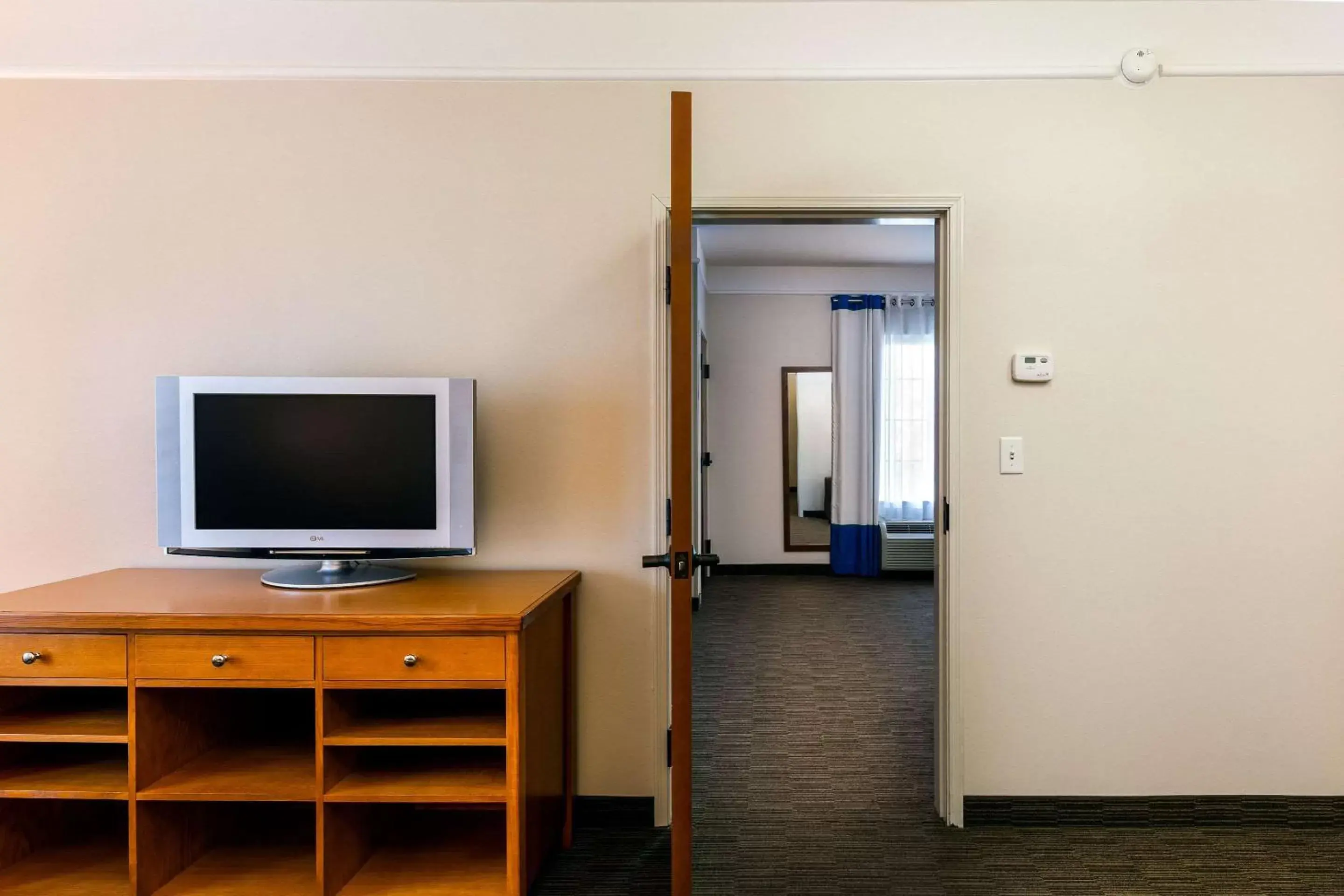 Photo of the whole room, TV/Entertainment Center in Comfort Inn & Suites Savannah Airport