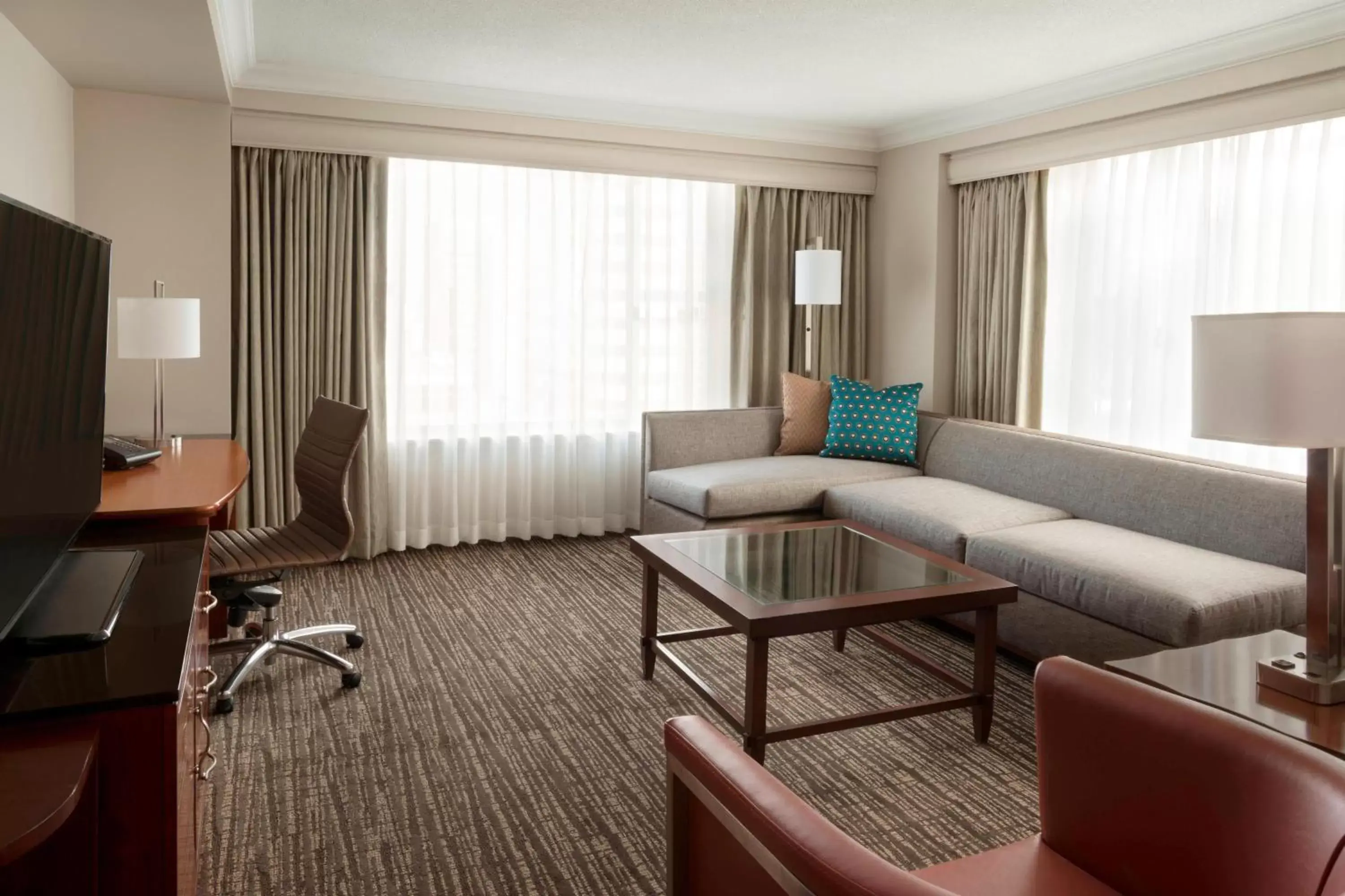 Living room, Seating Area in Marriott Downtown at CF Toronto Eaton Centre