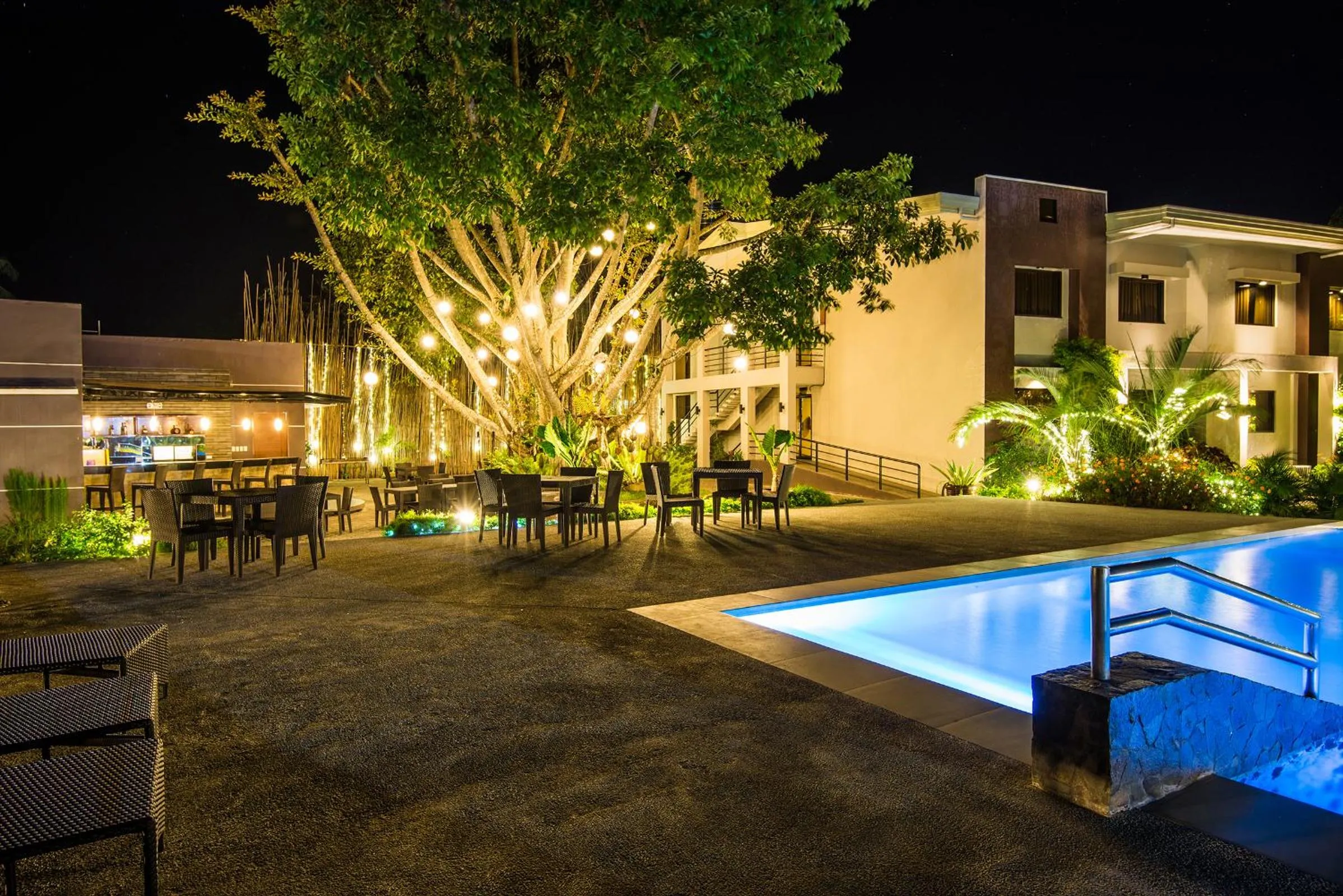 Swimming pool in Ariana Hotel