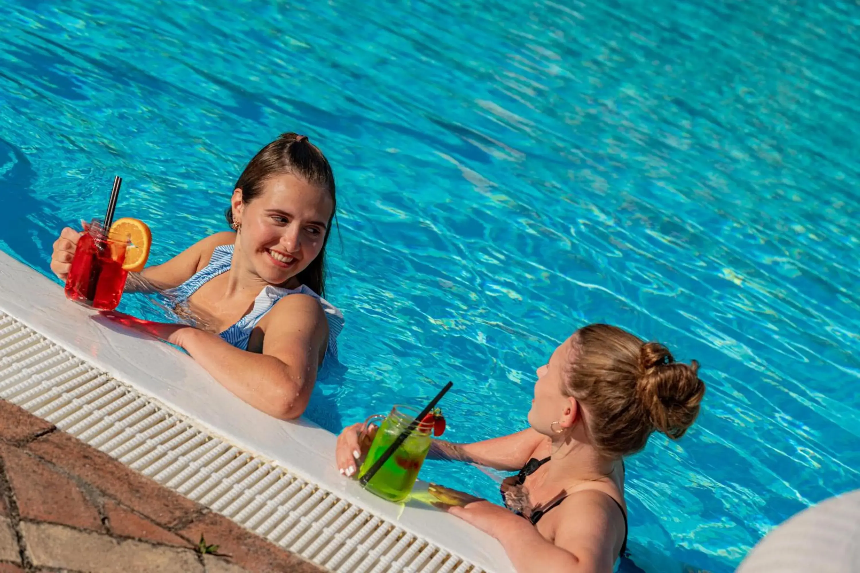 Lounge or bar, Swimming Pool in Hotel La Funtana