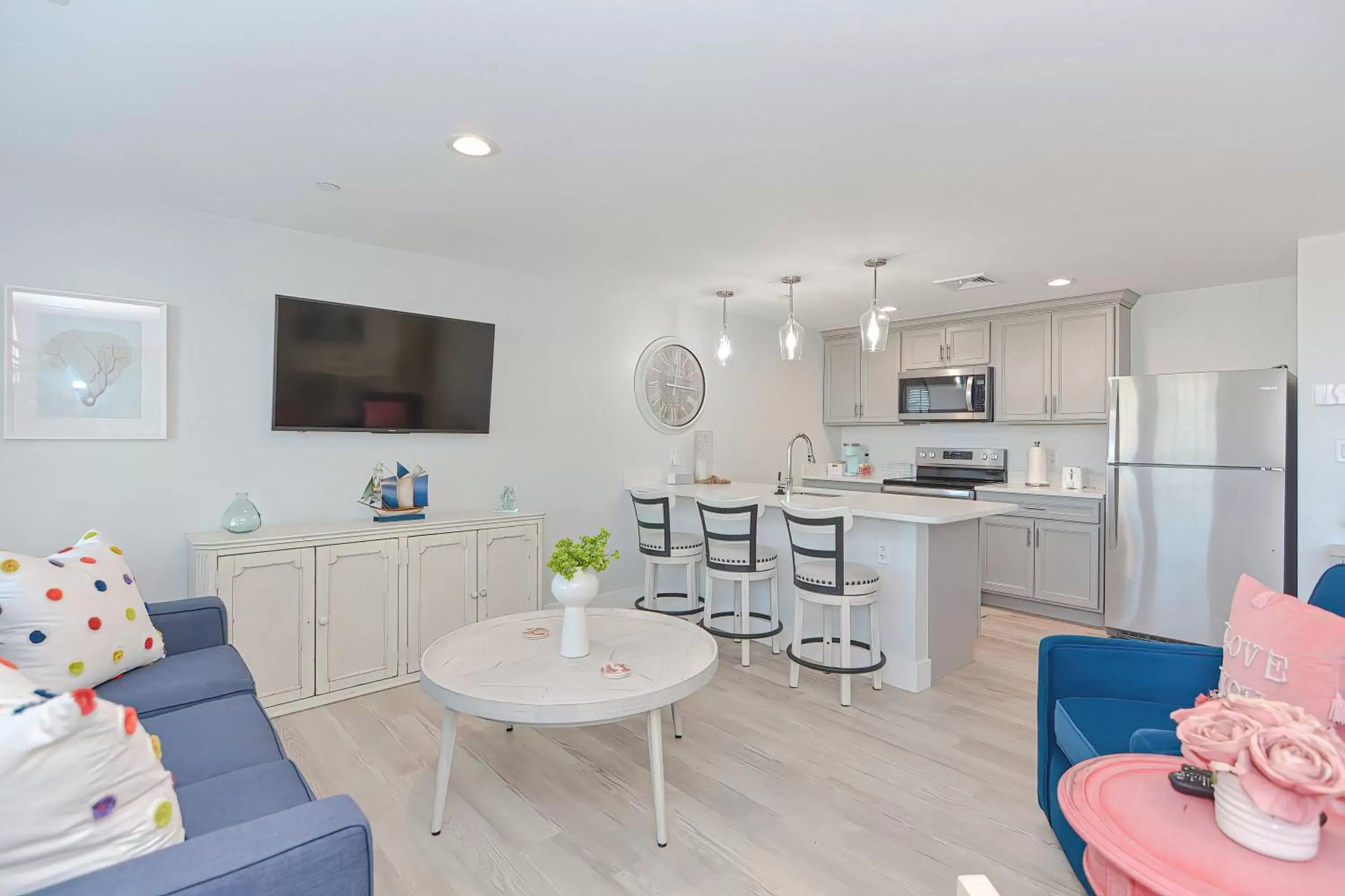 Kitchen/Kitchenette in Harbourtown Suites on Plymouth Harbor