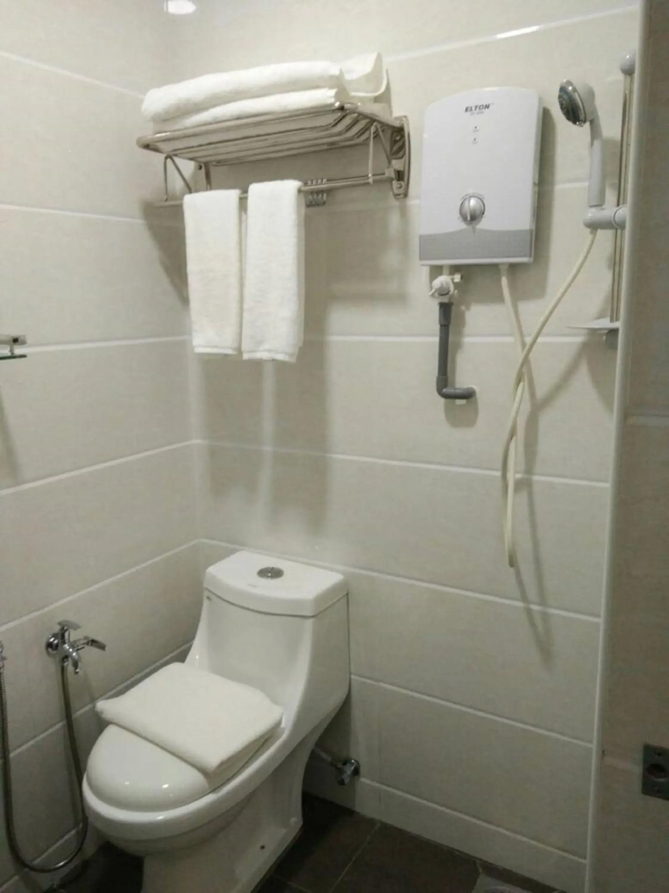Toilet, Bathroom in Swiss-Belexpress Nilai