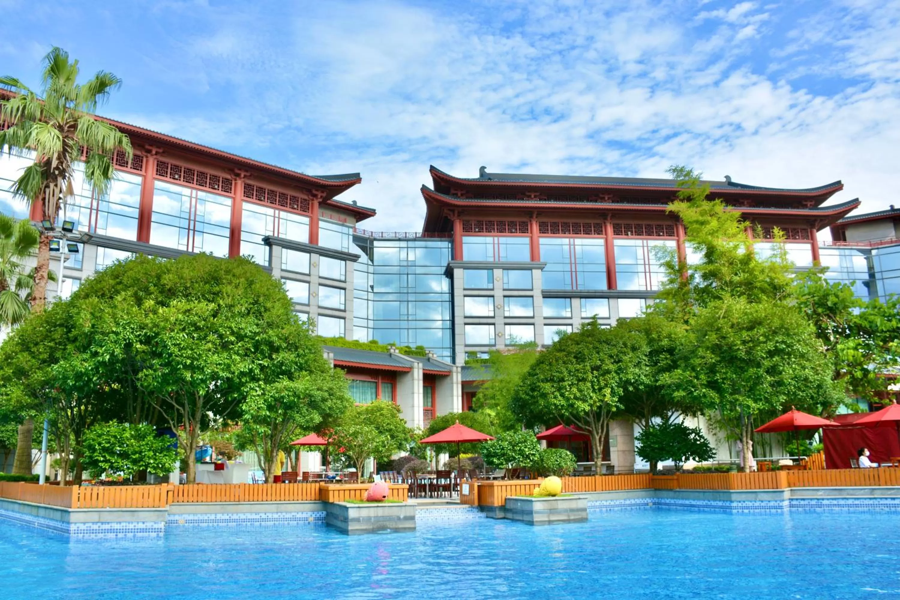 Swimming pool in Shangri-La Guilin