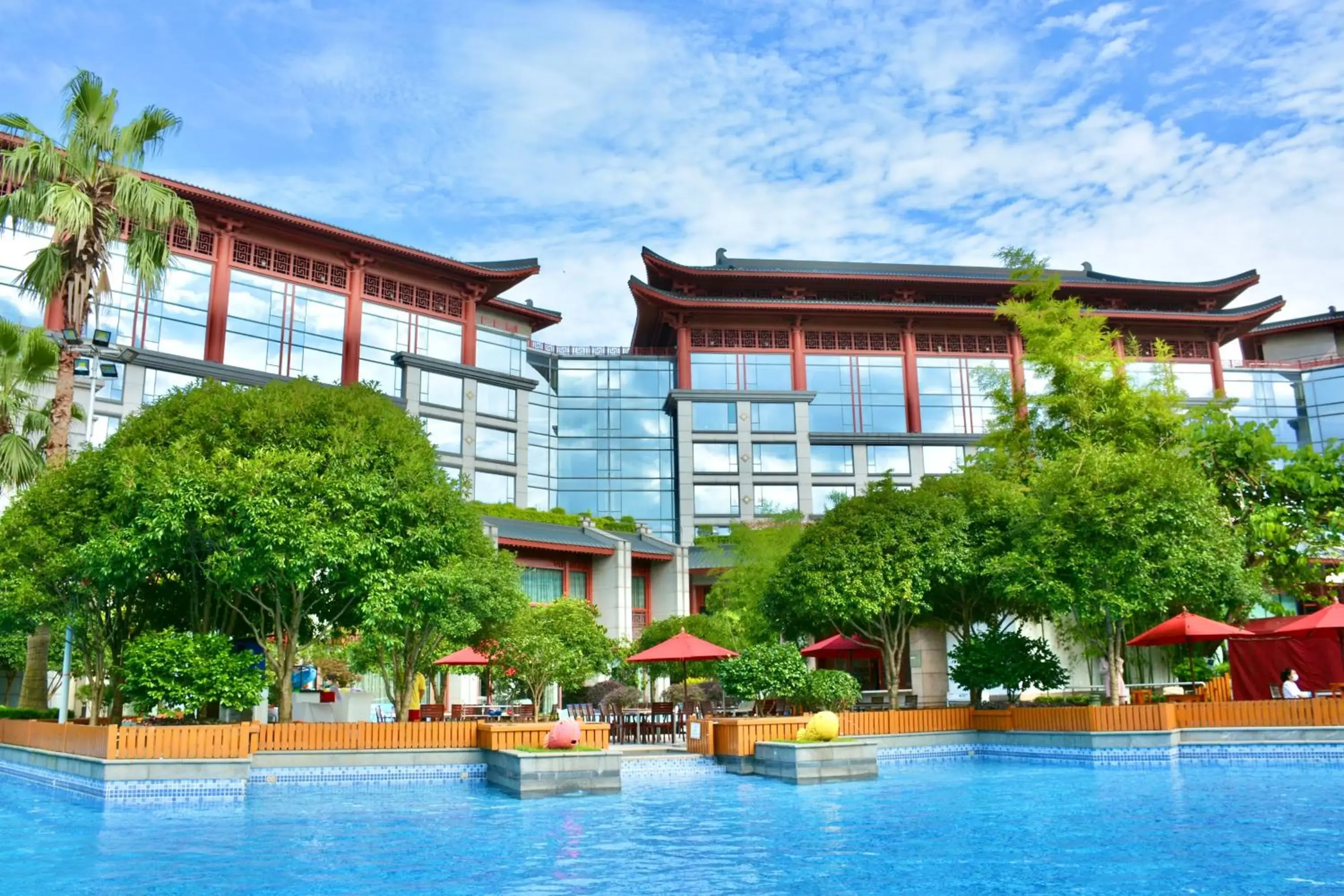 Swimming pool, Property Building in Shangri-La Guilin