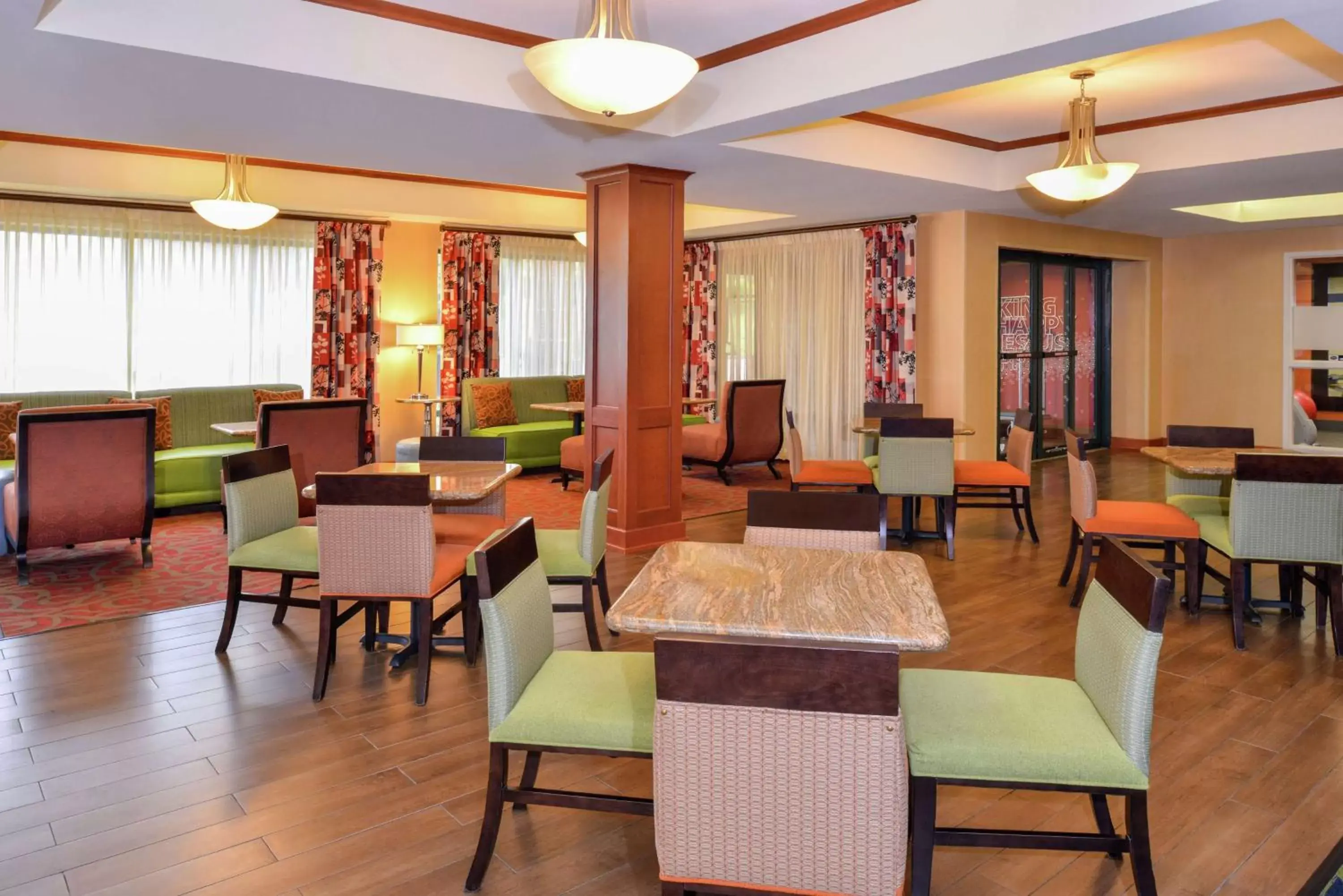 Lobby or reception, Restaurant/Places to Eat in Hampton Inn Martinsburg