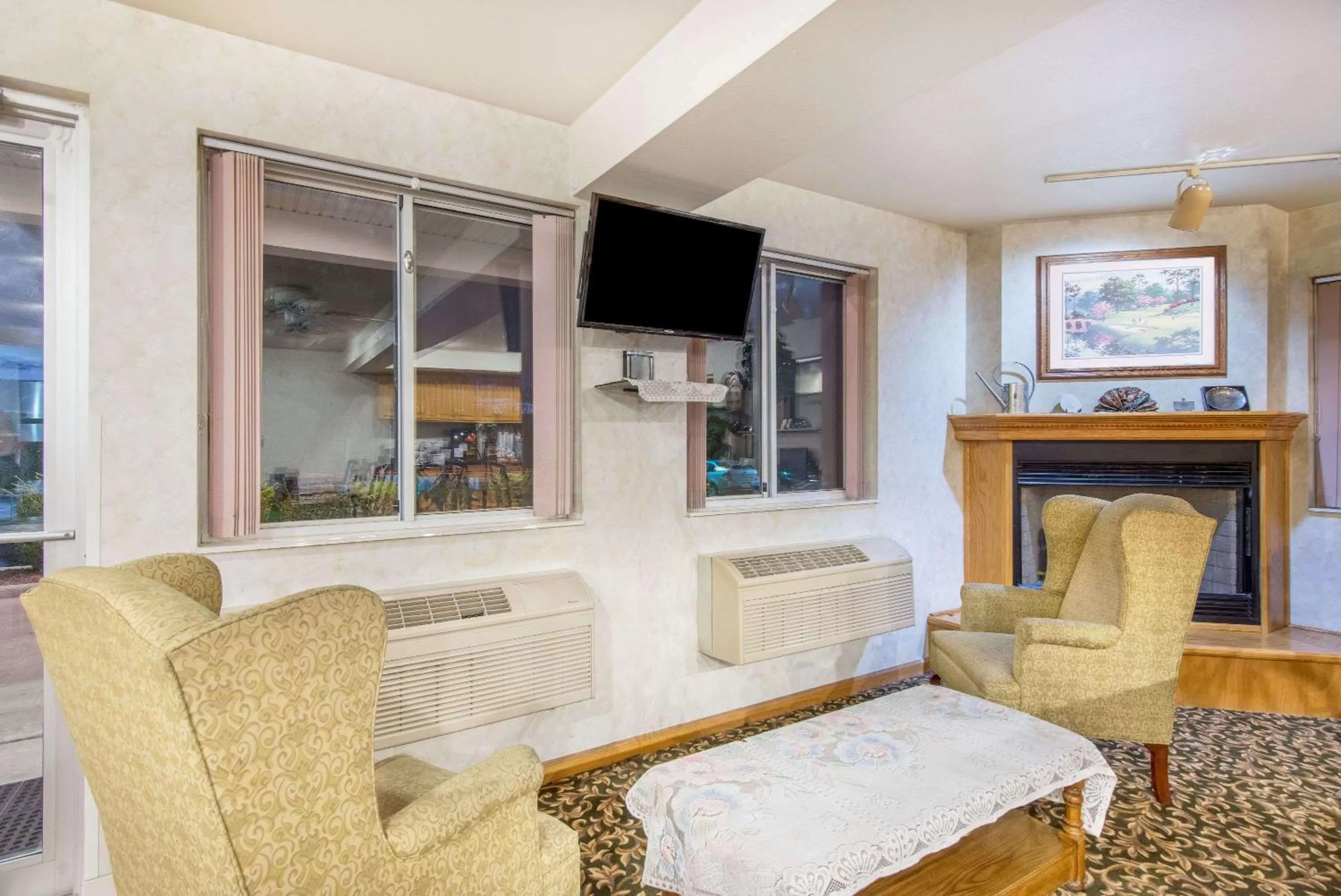 Lobby or reception in Super 8 by Wyndham West Middlesex/Sharon Area