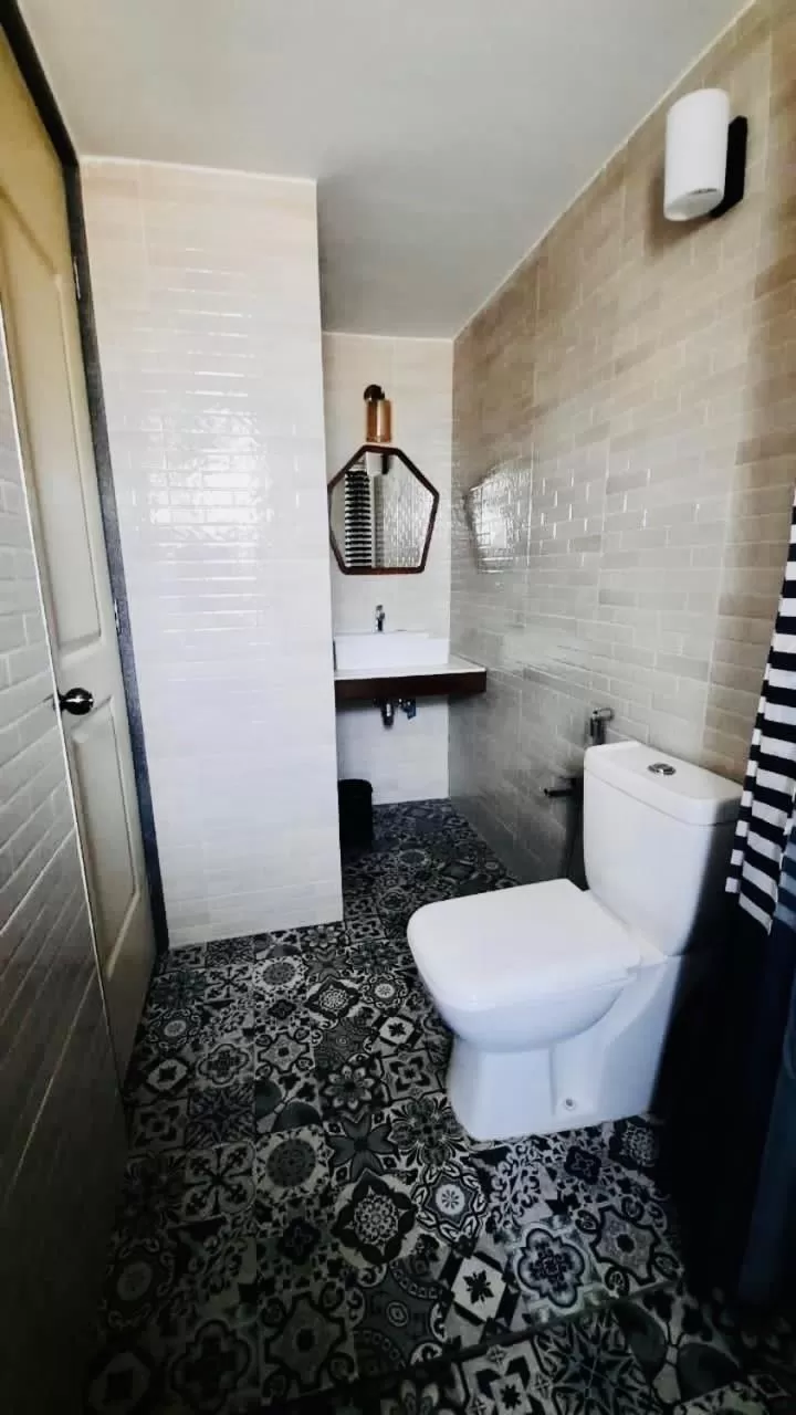 Bathroom in HALF Hotel, Calangute