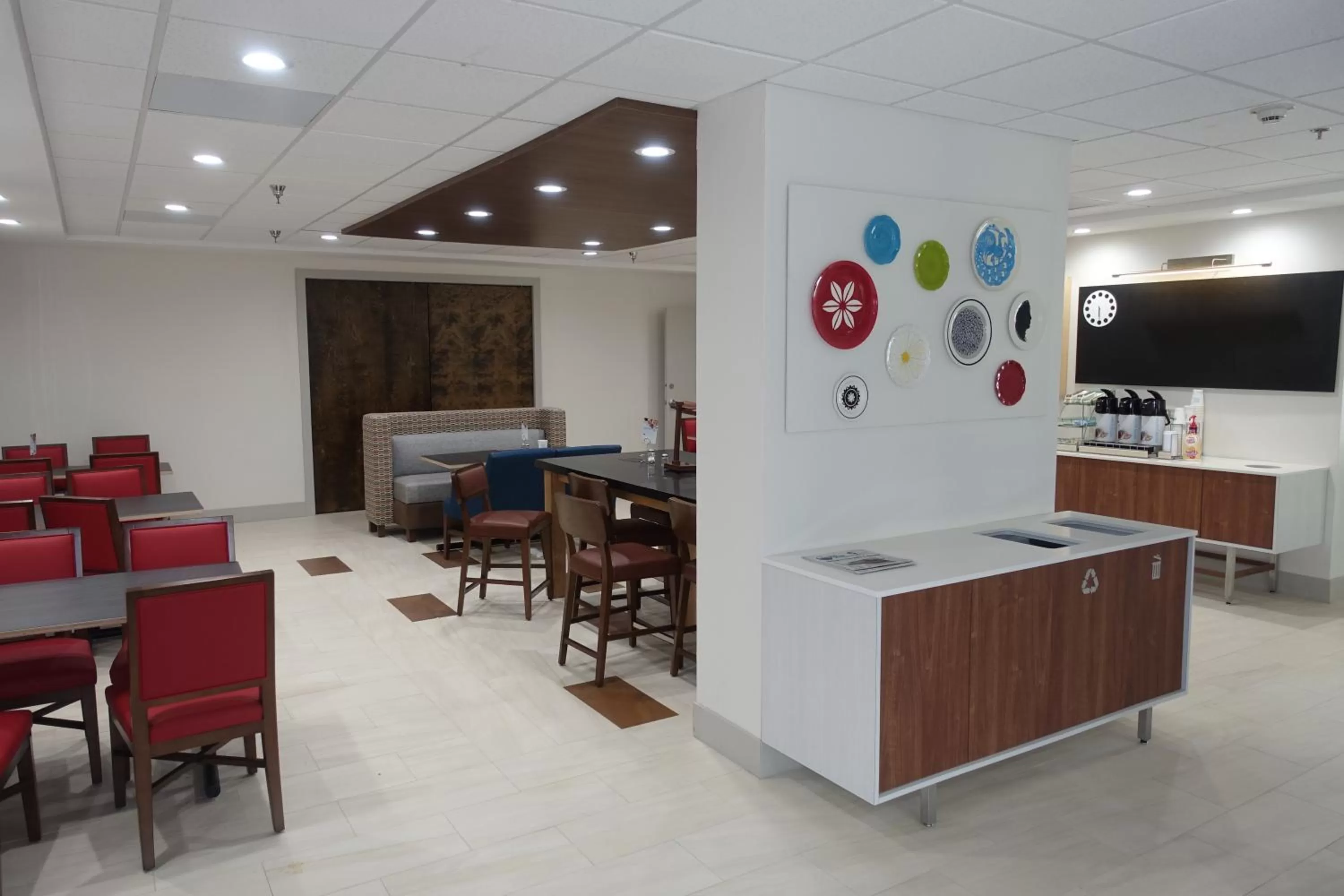 Breakfast in Holiday Inn Express & Suites Brentwood