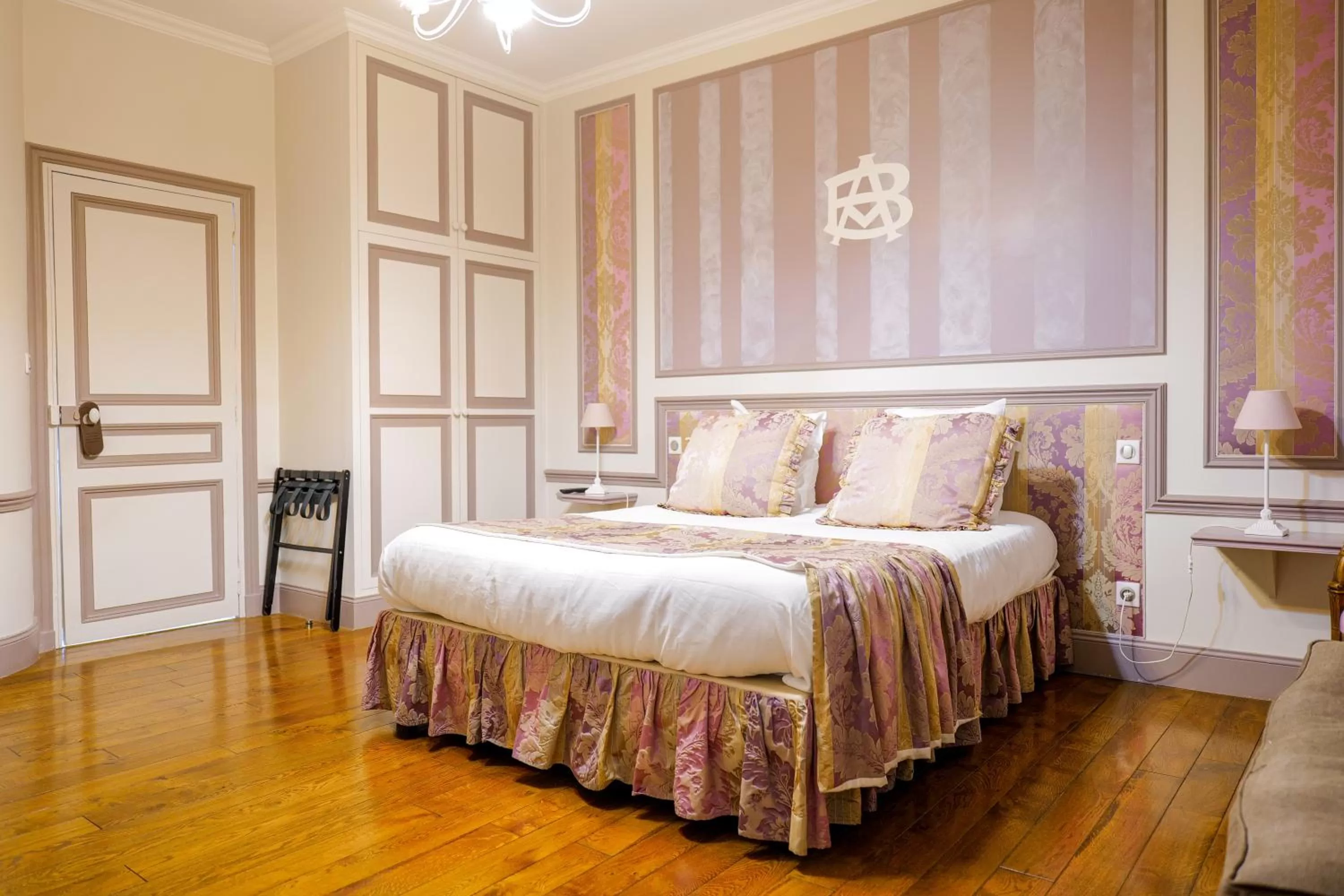 Bed in Champagne André Bergère